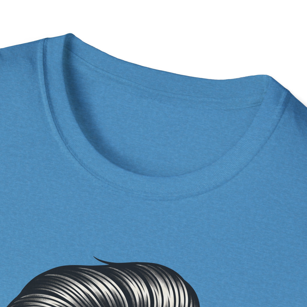 T-Shirt hellblau mit Rundhalsausschnitt und oberem Teil des schwarz-weißen Prints