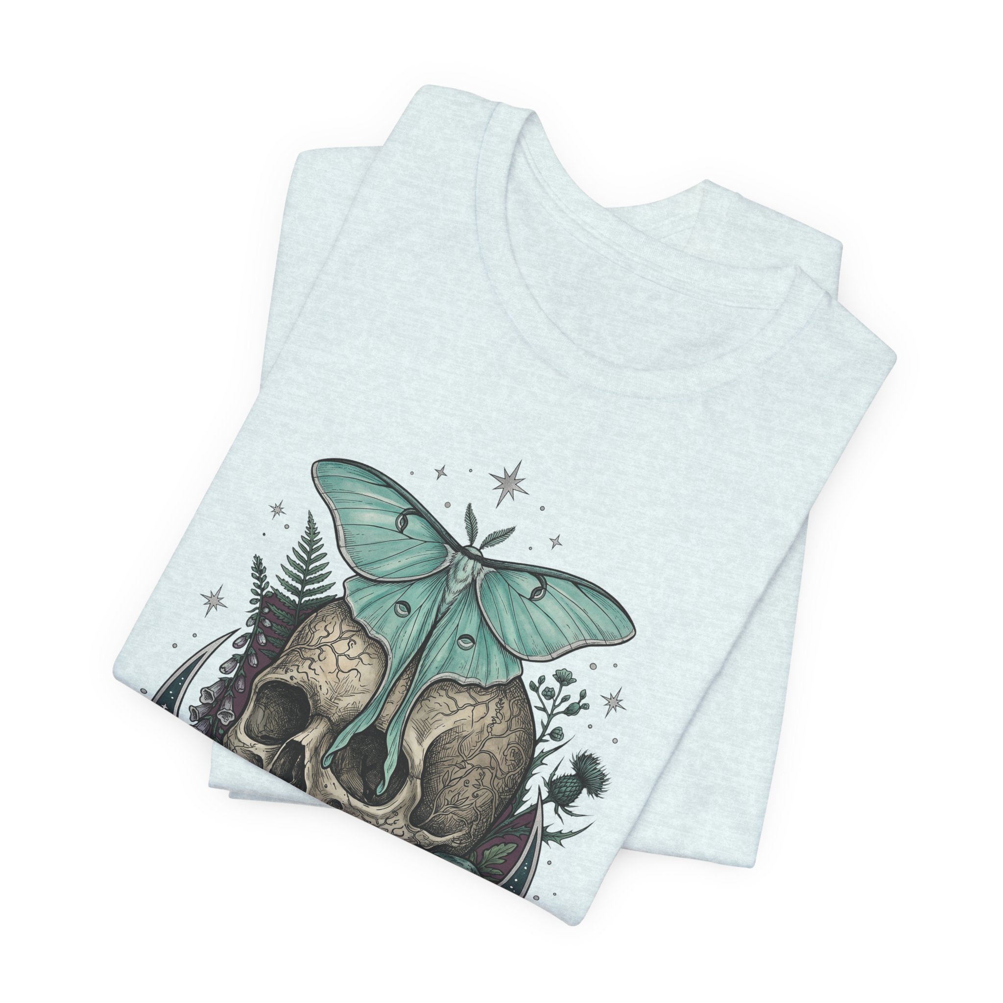 Hellblaues T-Shirt mit Moth- und Skull-Print, flachem Layout aus der Vorderansicht