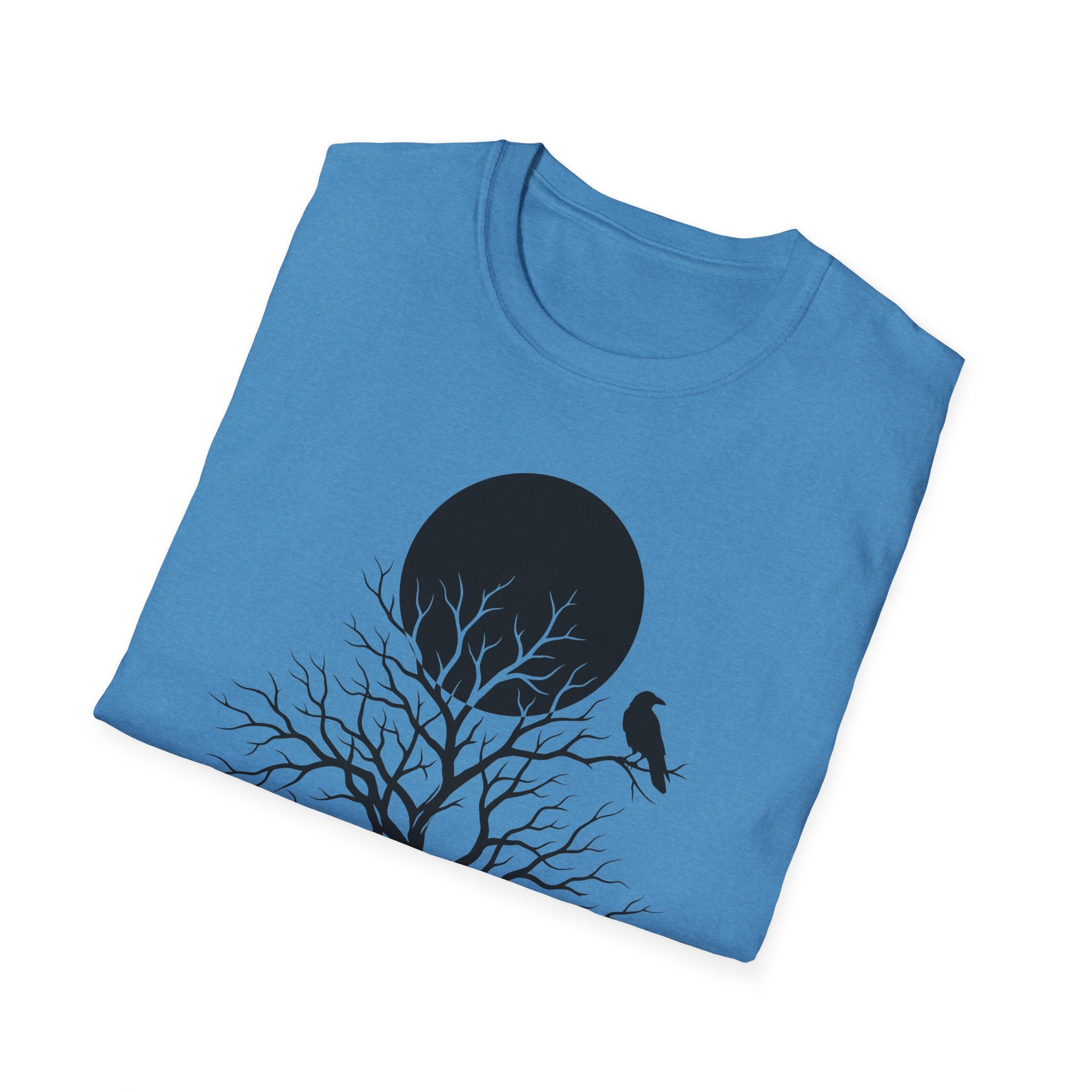 Blaues T-Shirt mit Baum-Silhouette, dunkler Mondscheibe und Vogelmotiv