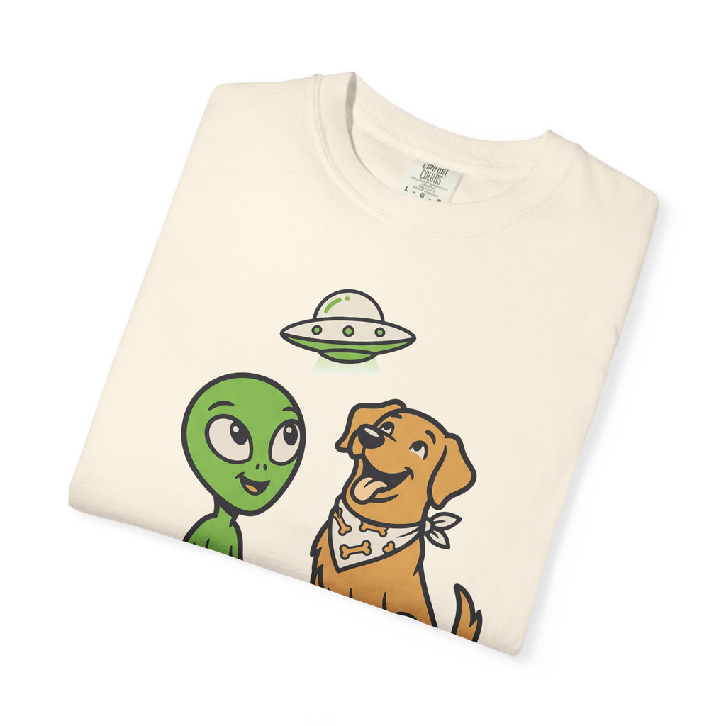 Ivory crewneck T-shirt with alien face and brown dog cartoon graphic