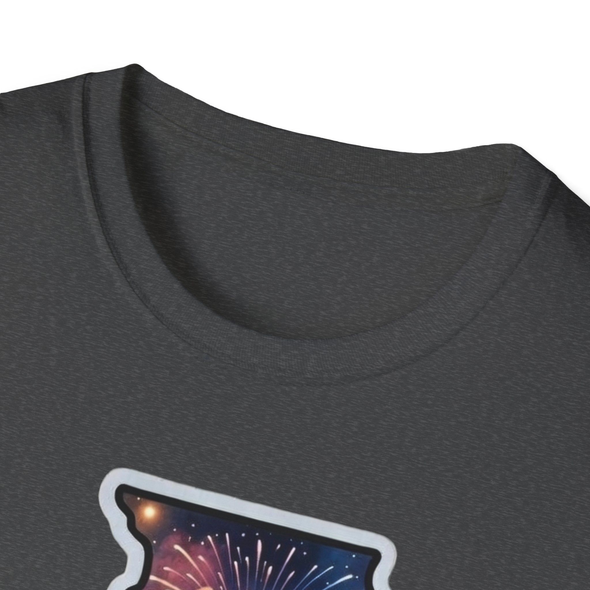 Black T-Shirt, Rundhalsausschnitt; oberer Teil der Illinois-Feuerwerksgrafik