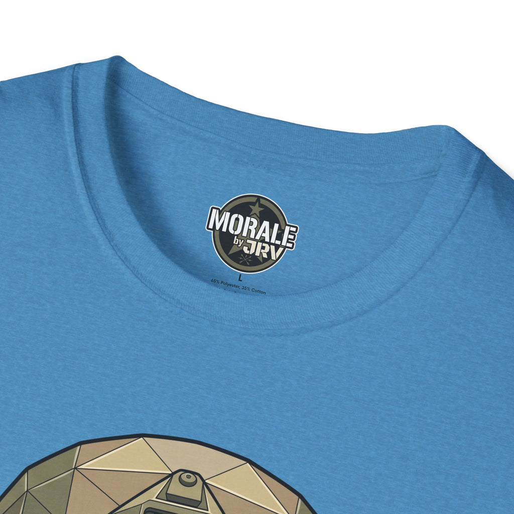 T-Shirt hellblau mit Halsausschnitt-Aufnäher „Morale by CRI“ und Teil der Helm-Skull-Grafik