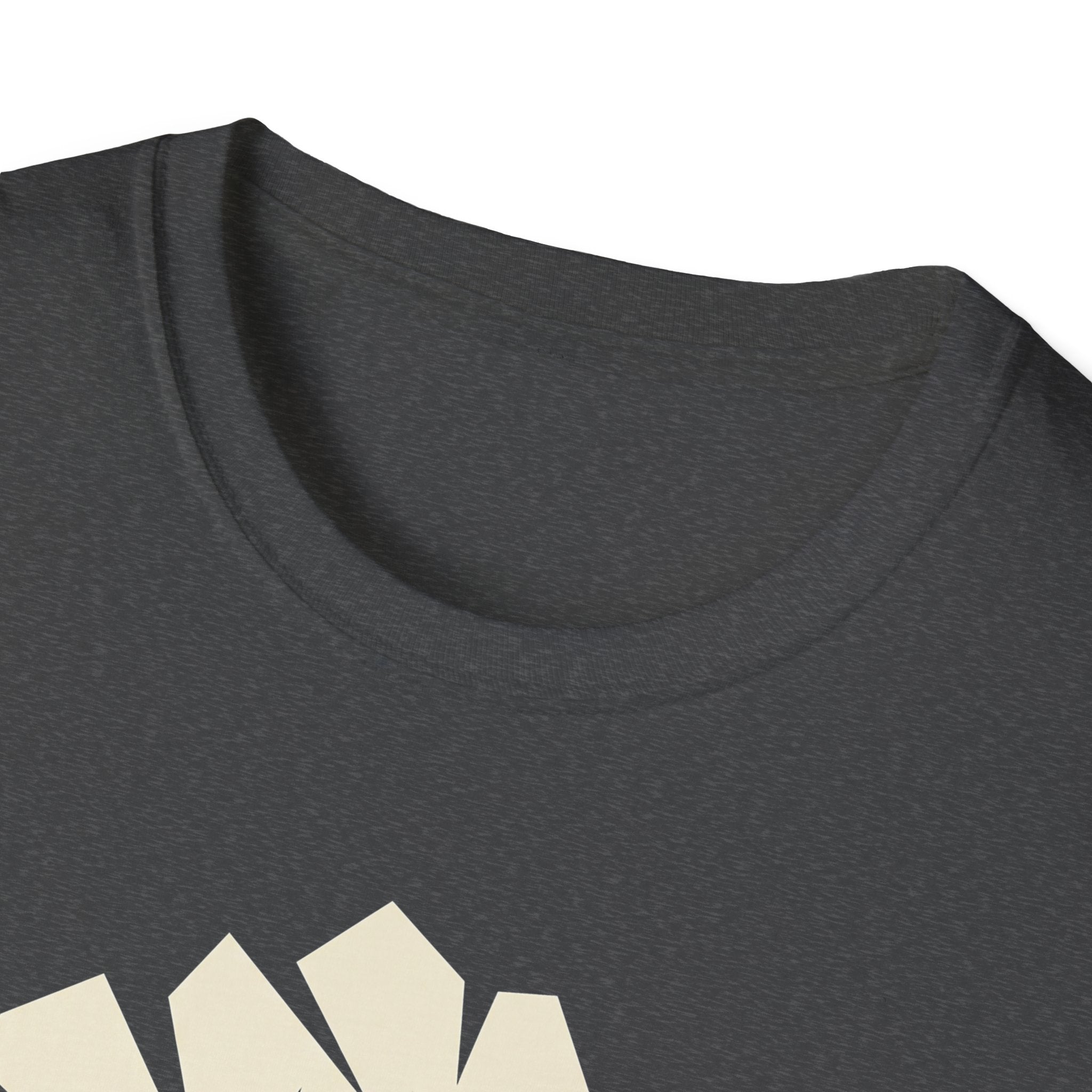 Dark Heather T-Shirt: Rundhalsausschnitt nahe am Baum-Design