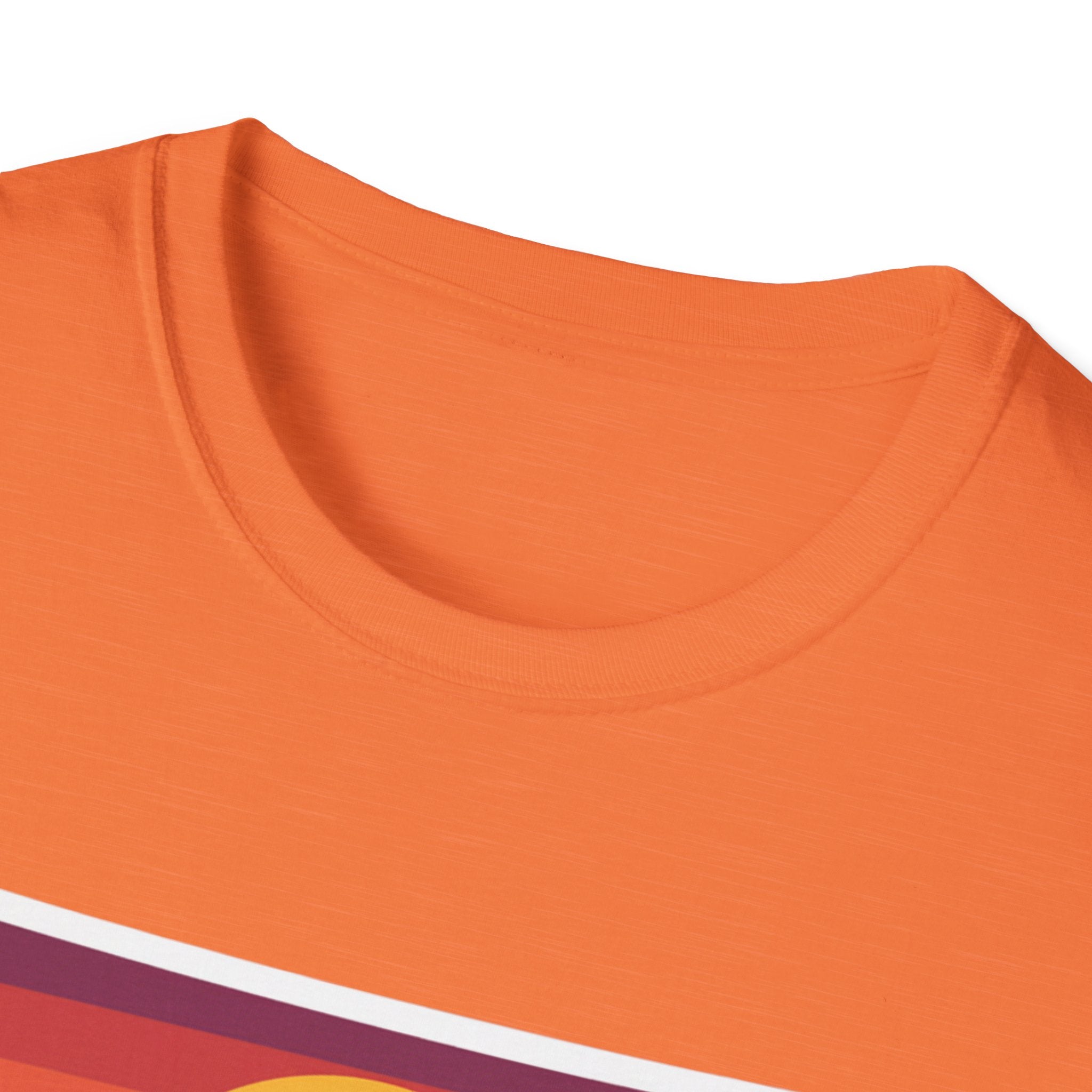 Crew-neck T-shirt collar, orange; ribbed neckline and seam detail