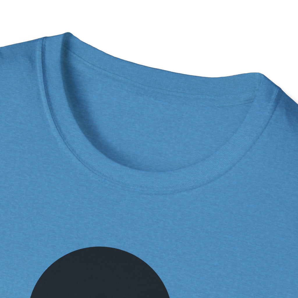 Blaues T-Shirt: Detail am Rundhalsausschnitt