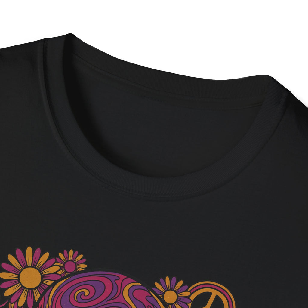 Schwarzes T‑Shirt, Ausschnitt mit Teil des Blumenschädel-Prints