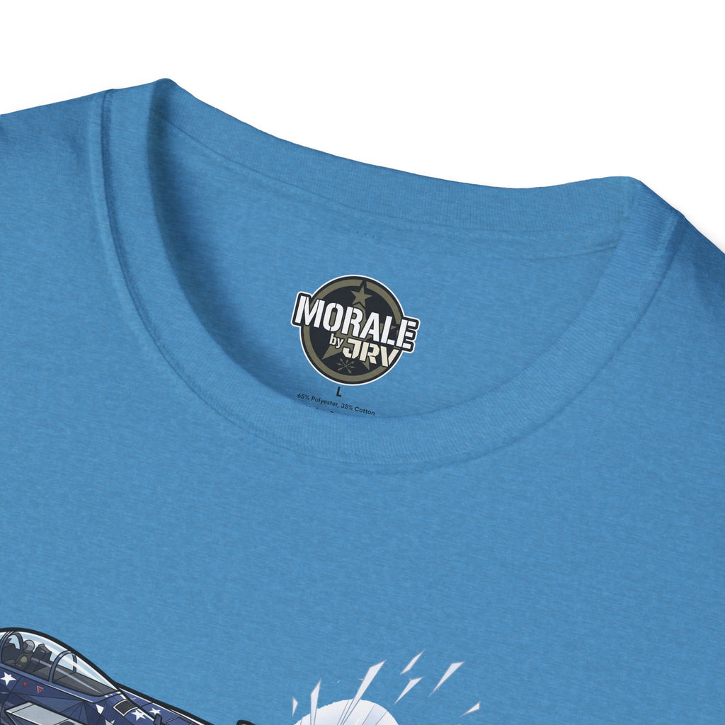 Encolure du T-shirt bleu avec logo « MORALE by JRIV »