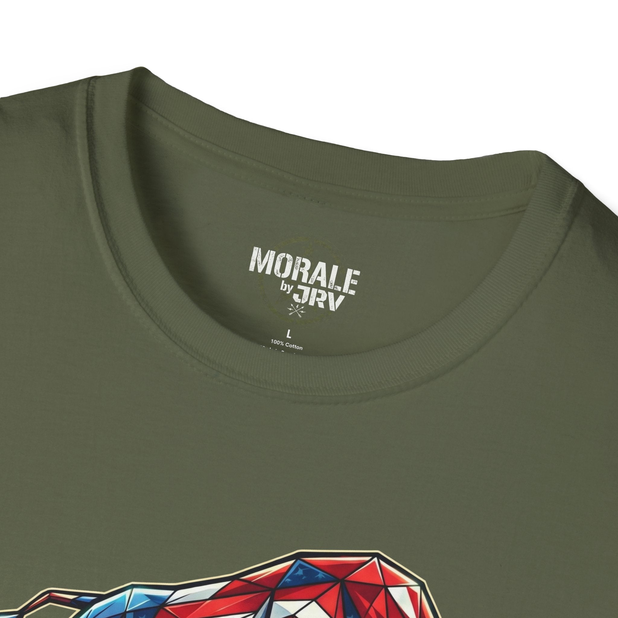 Military Green T‑Shirt mit Markenlogo am Halsausschnitt