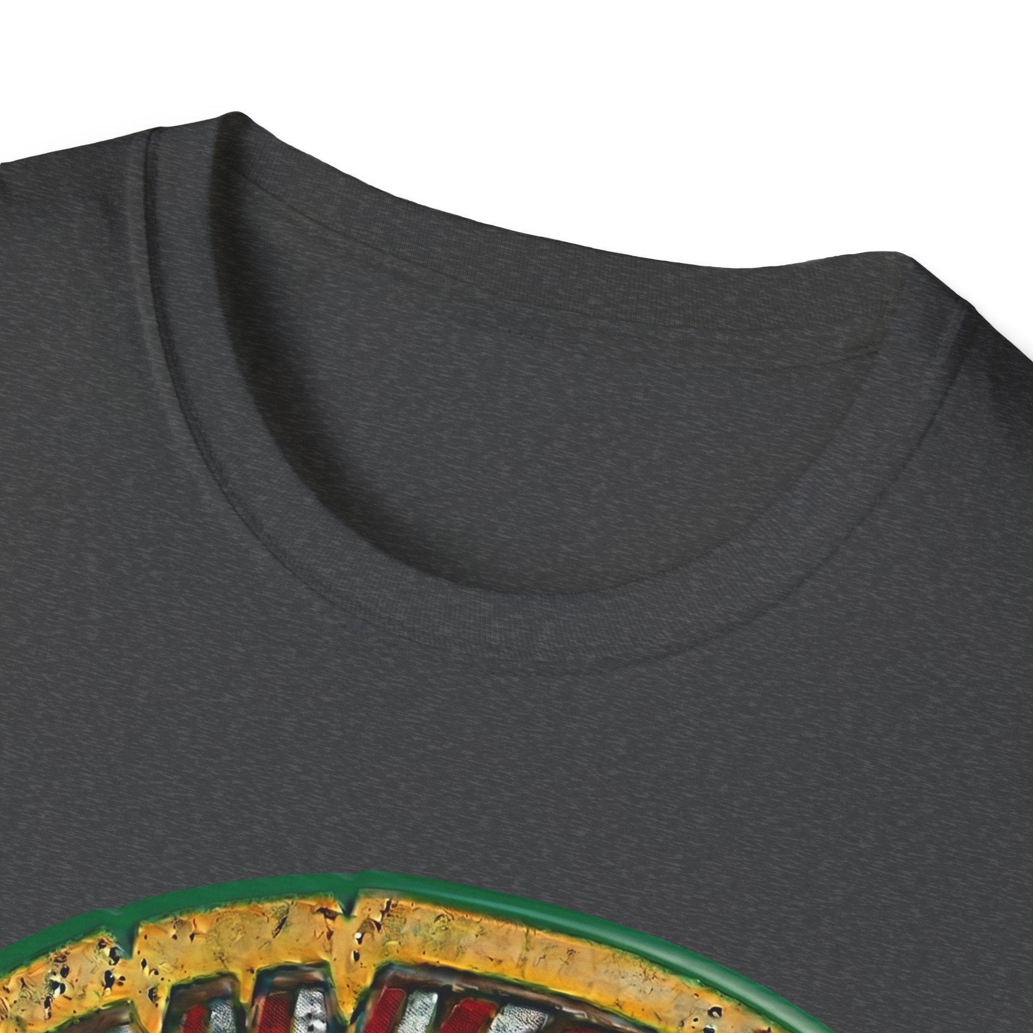 Dark Heather T-shirt crew neck close-up
