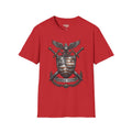 Rote T‑Shirt mit Adler‑Shield, Schwertern und Banner „Forged in Freedom“