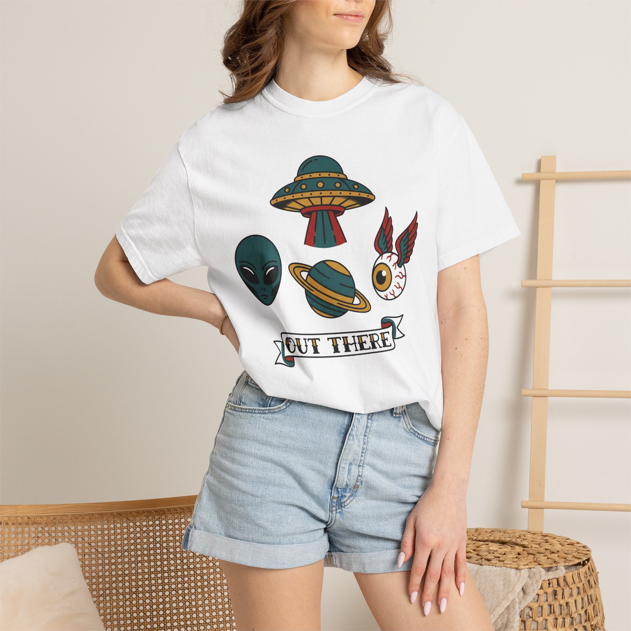 Alien UFO patchwork graphic T-shirt, white short-sleeve with colorful UFO and cat-face print