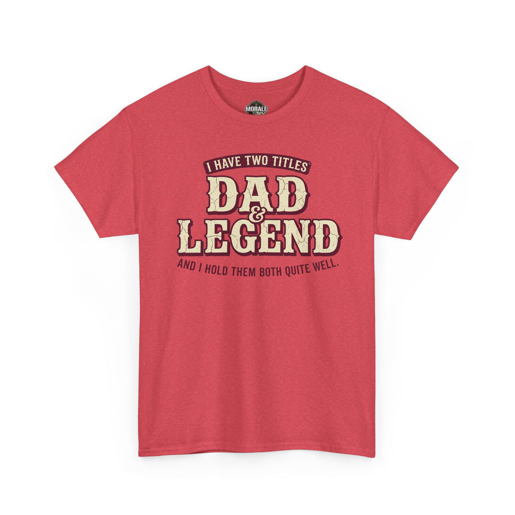 Red T-shirt con estampado vintage “Dad & Legend” y frase inferior