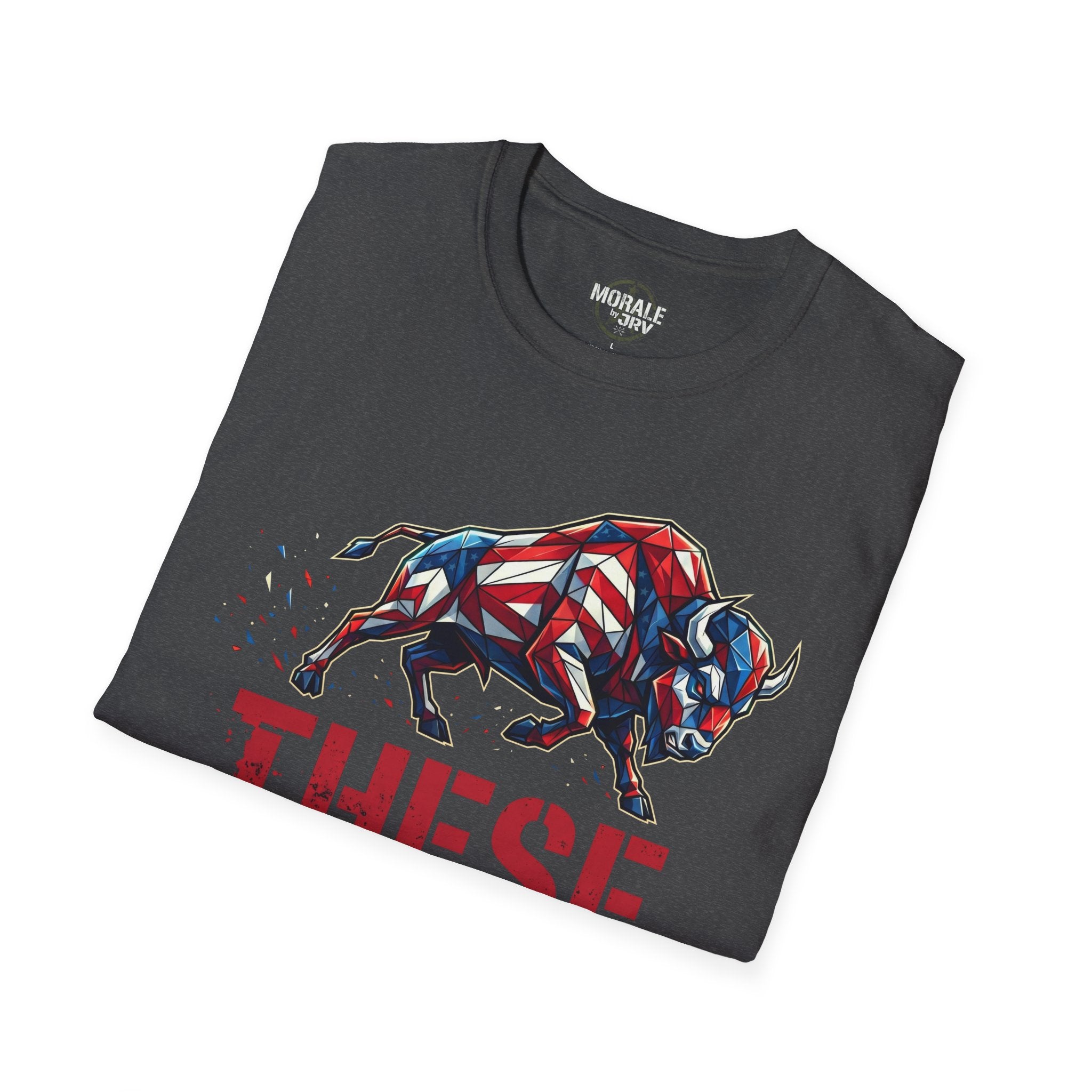 Dark Heather T‑Shirt mit Bullen-Grafik in Blau/Rot und rotem Schriftzug unten