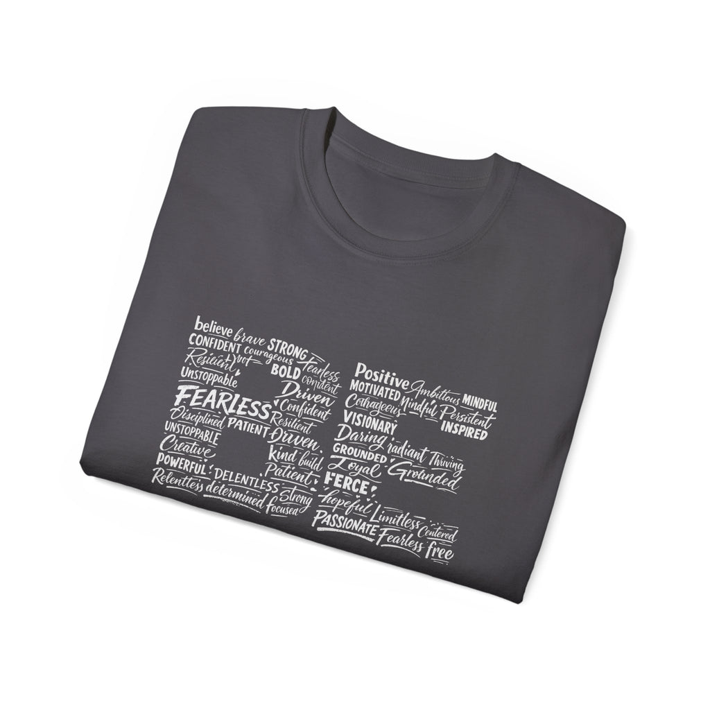 Life Word Cloud Tee, dunkelgraues T‑Shirt mit Wortwolken‑Motiv und „FEARLESS“