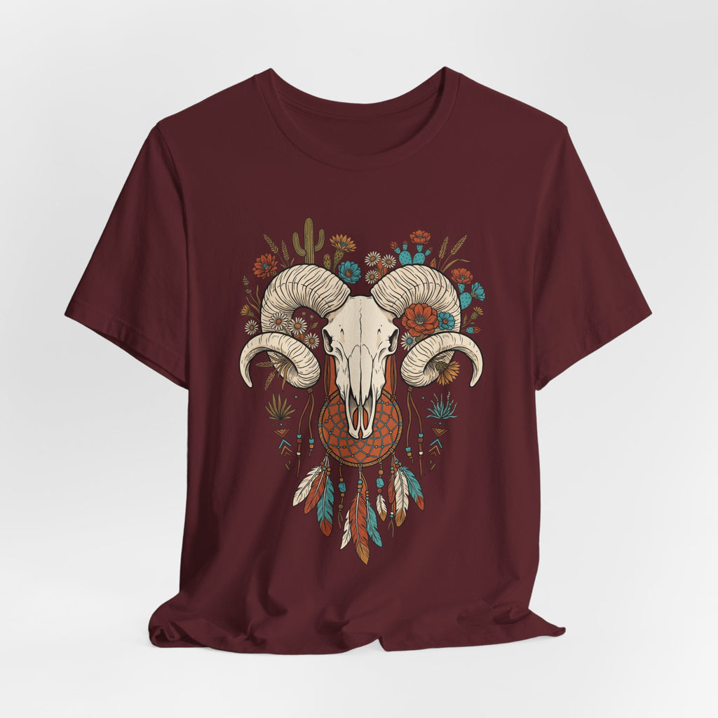 Dunkelrotes Gothic-Boho T-Shirt mit Widder-Schädel und Traumfänger-Federn