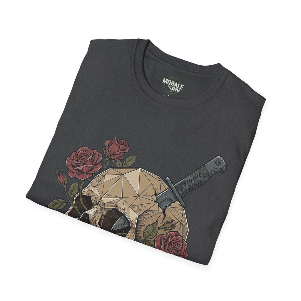 Charcoal T-Shirt mit geometrischem Schädel, Dolch und Rosenmotiv auf der Vorderseite