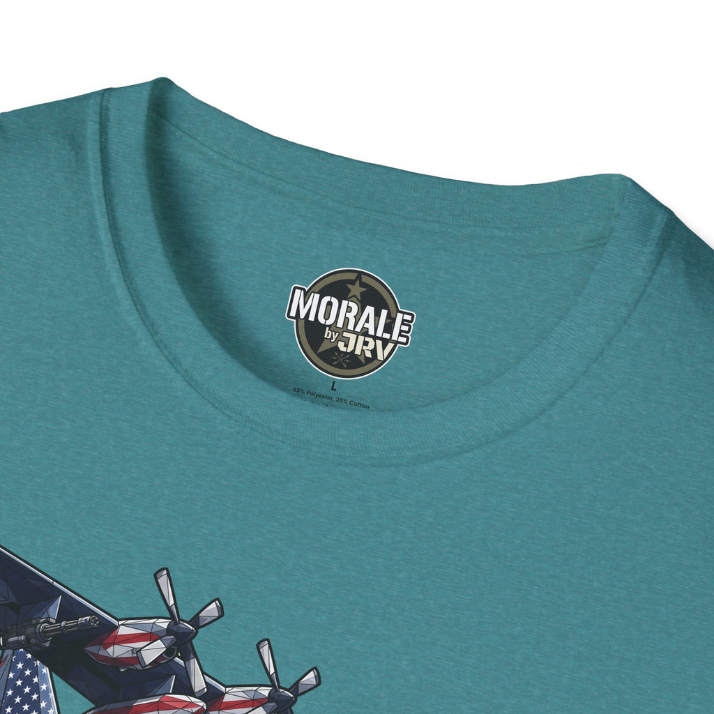 Türkisfarbenes T-Shirt: MORALE-Badge am Halsausschnitt