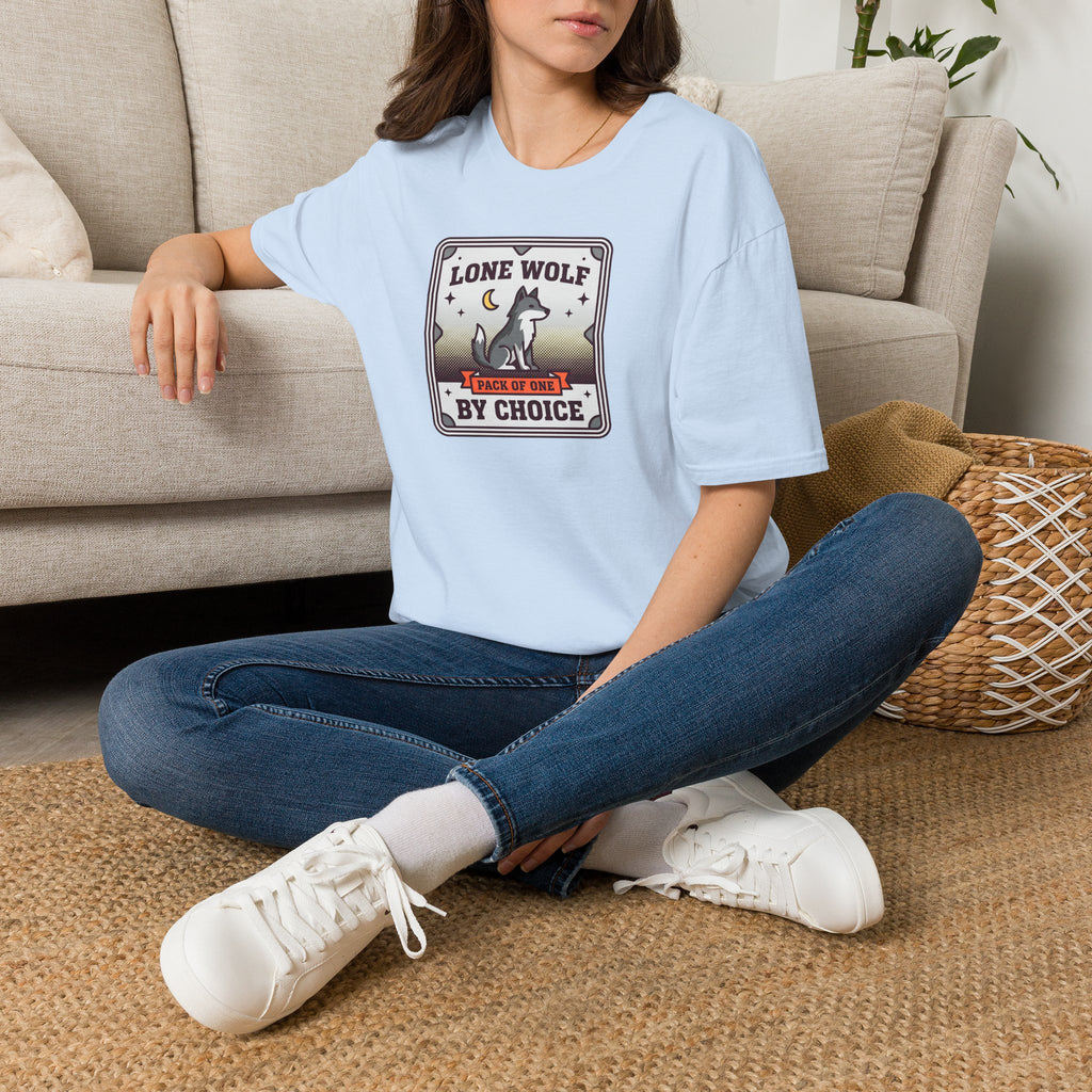 Graphic T-shirt, light blue, centered wolf badge graphic on front