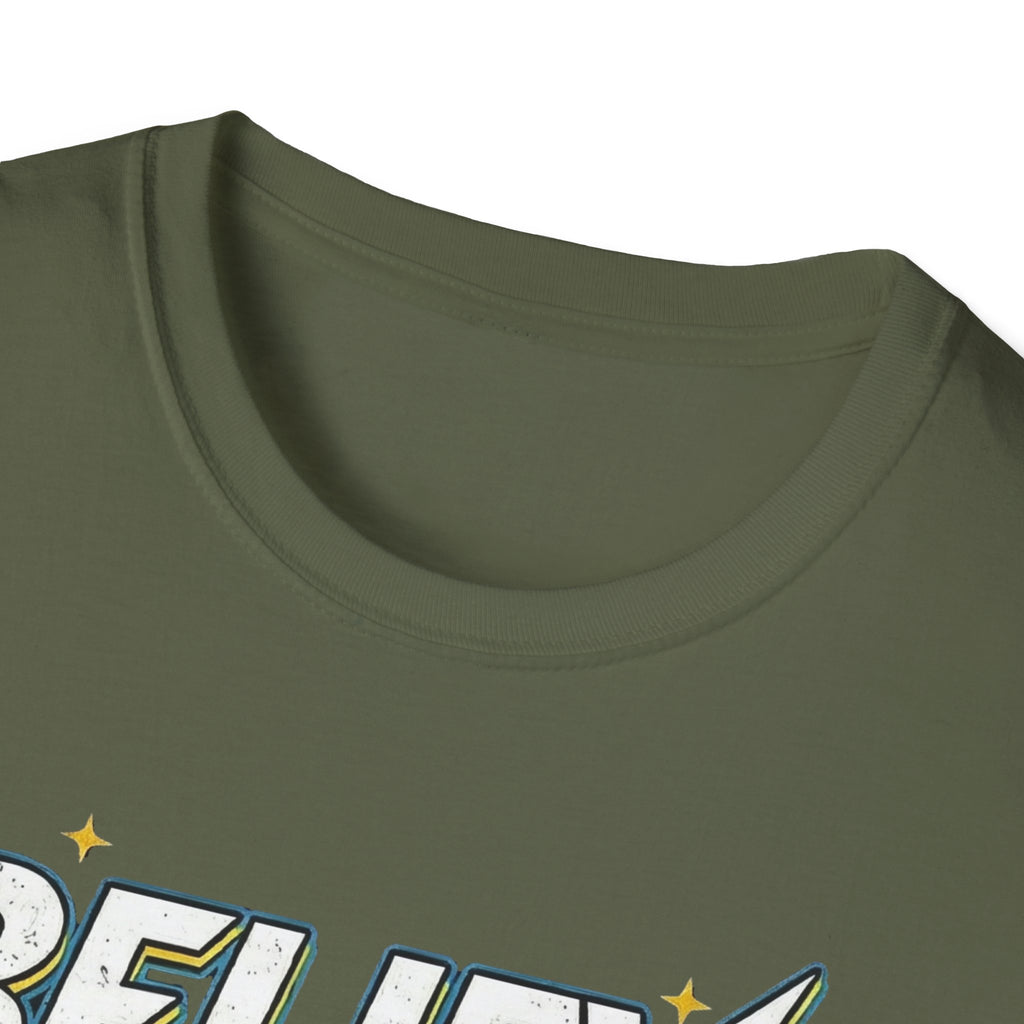 T-Shirt Kragen & Schulternaht in Military Green, keine Grafik sichtbar