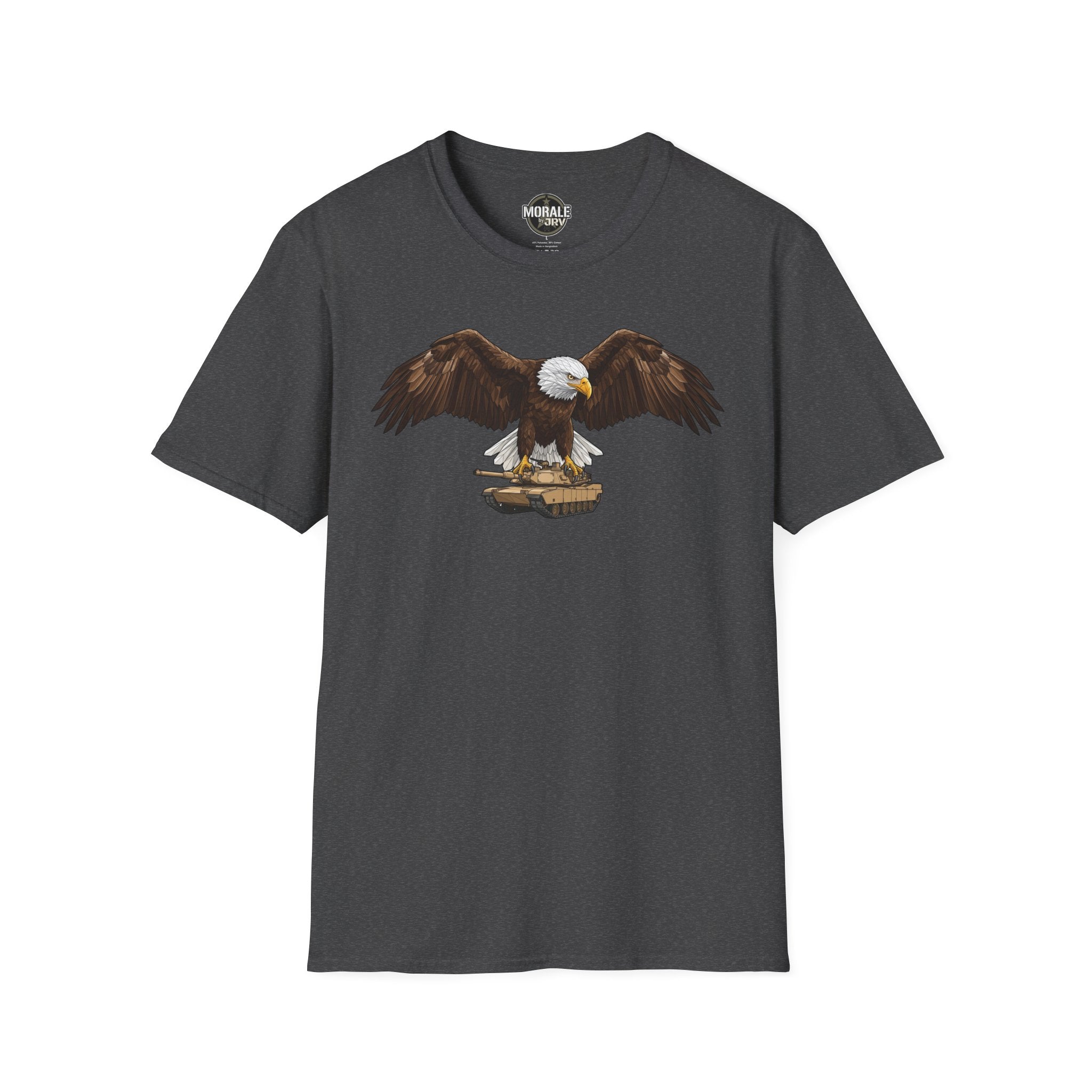 Camiseta gris oscuro con águila calva patriótica y gráfico frontal sobre un tanque