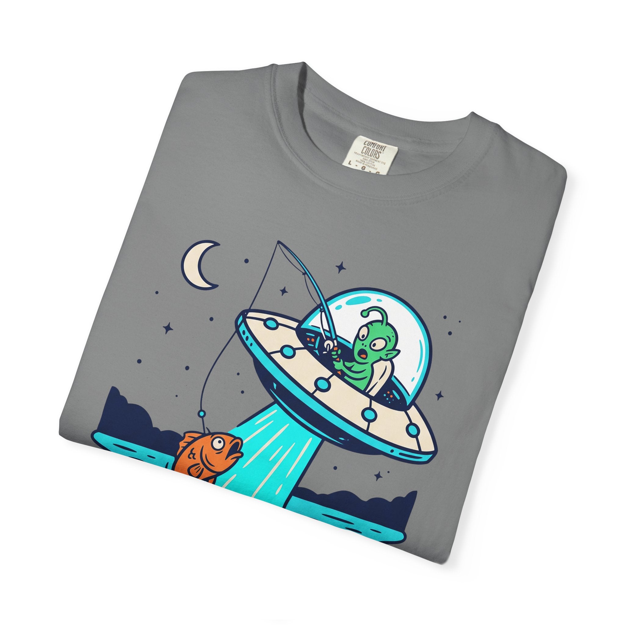 Dark gray short-sleeve T-shirt with alien UFO fishing graphic