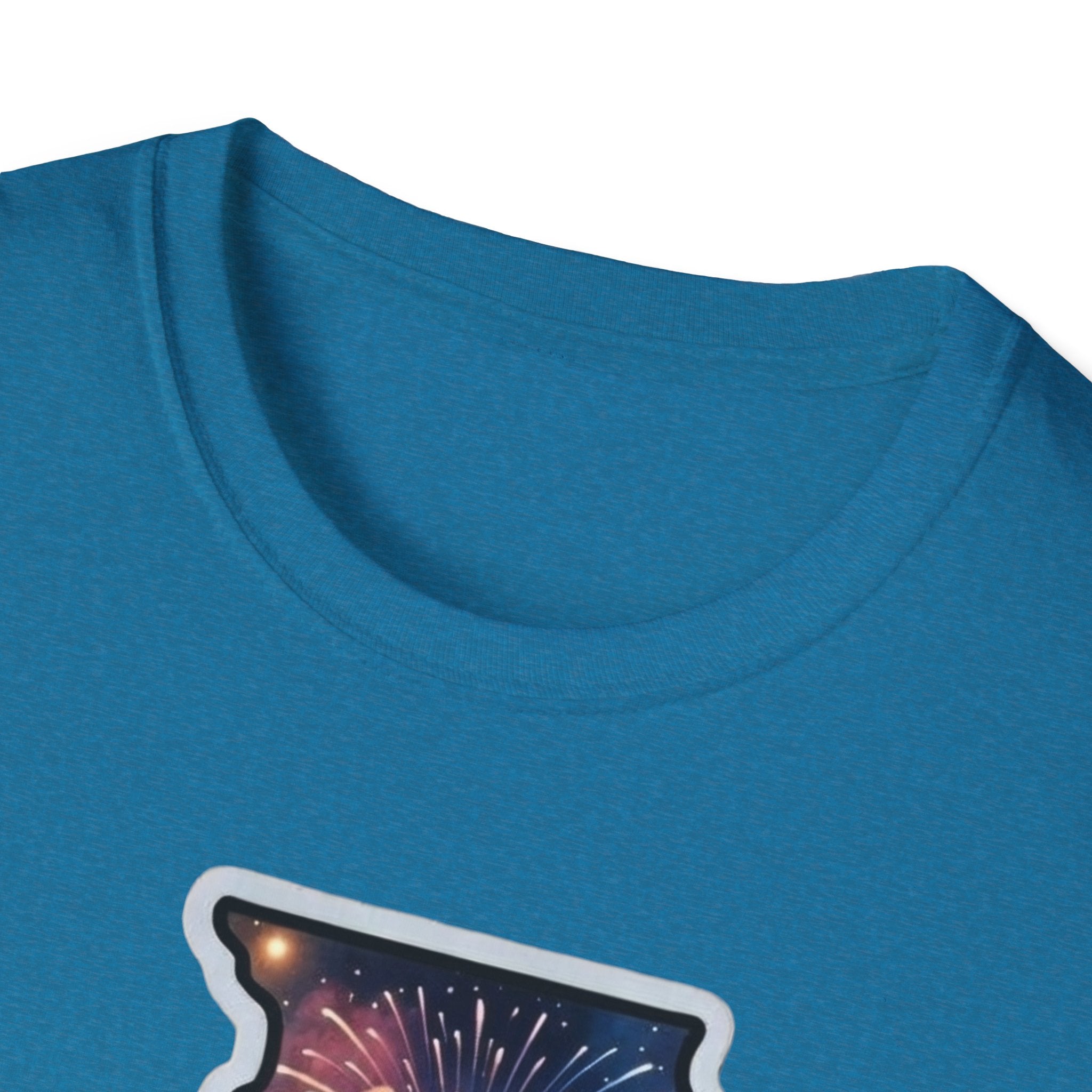 Crewneck close-up on teal Illinois T-shirt