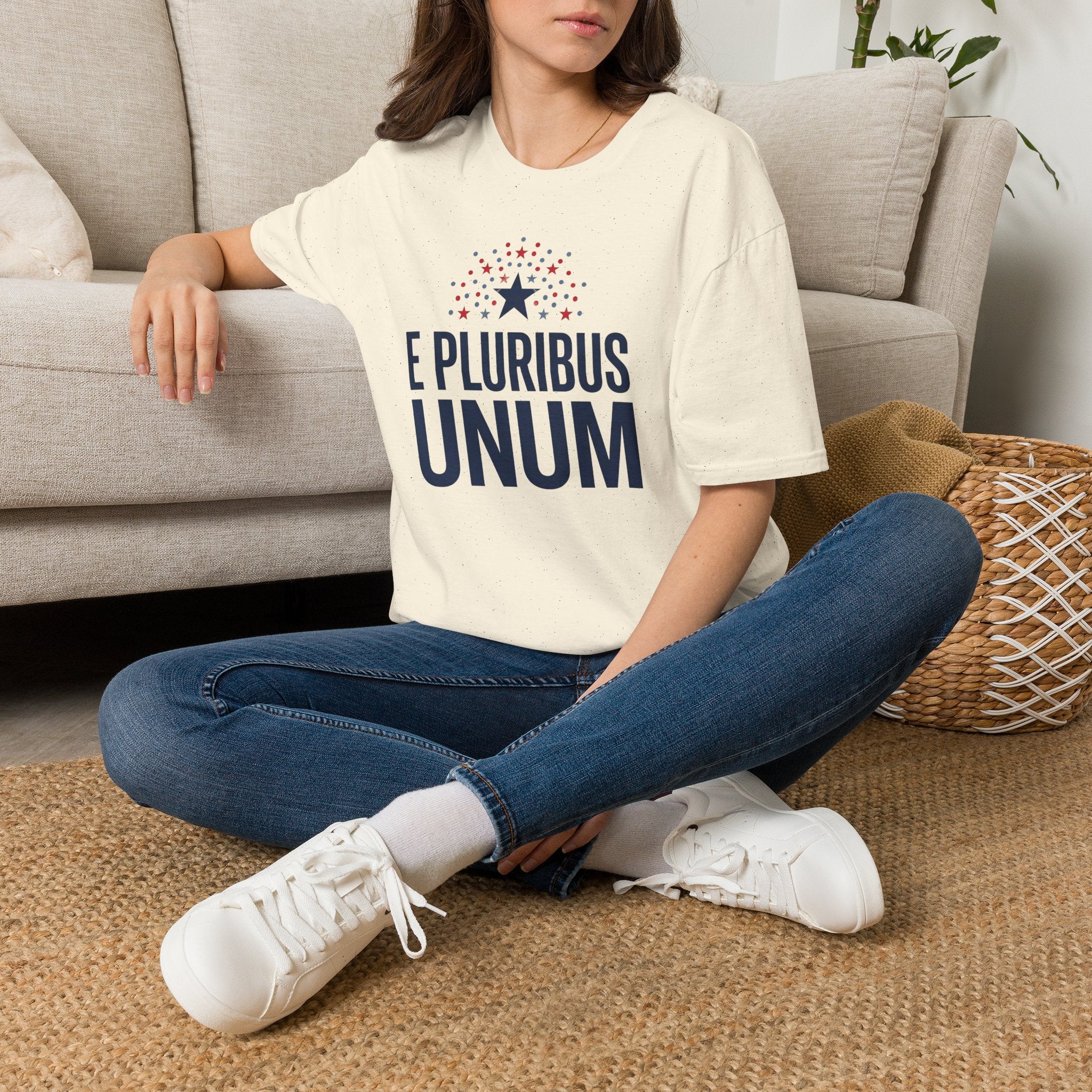 Cream crew-neck T-shirt with patriotic 'E PLURIBUS UNUM' graphic and red stars