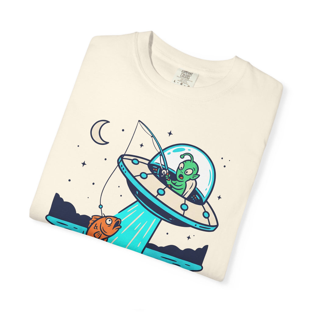 Ivory short-sleeve T-shirt with alien UFO fishing graphic