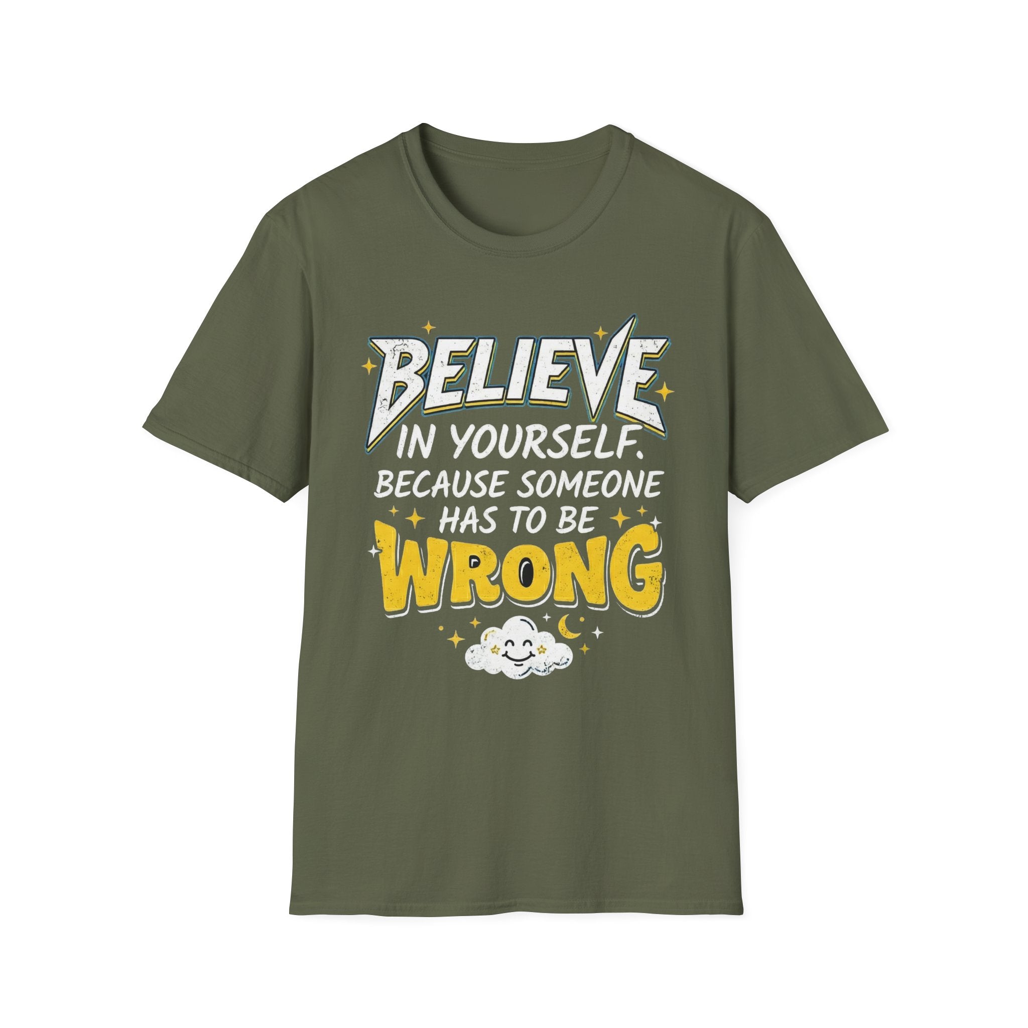 Camiseta verde militar con frase “BELIEVE IN YOURSELF… WRONG” y nubes