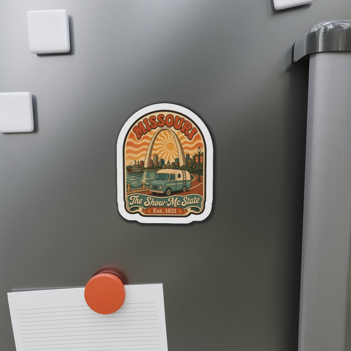 Die-cut Missouri souvenir magnet with RV graphic and circular white border