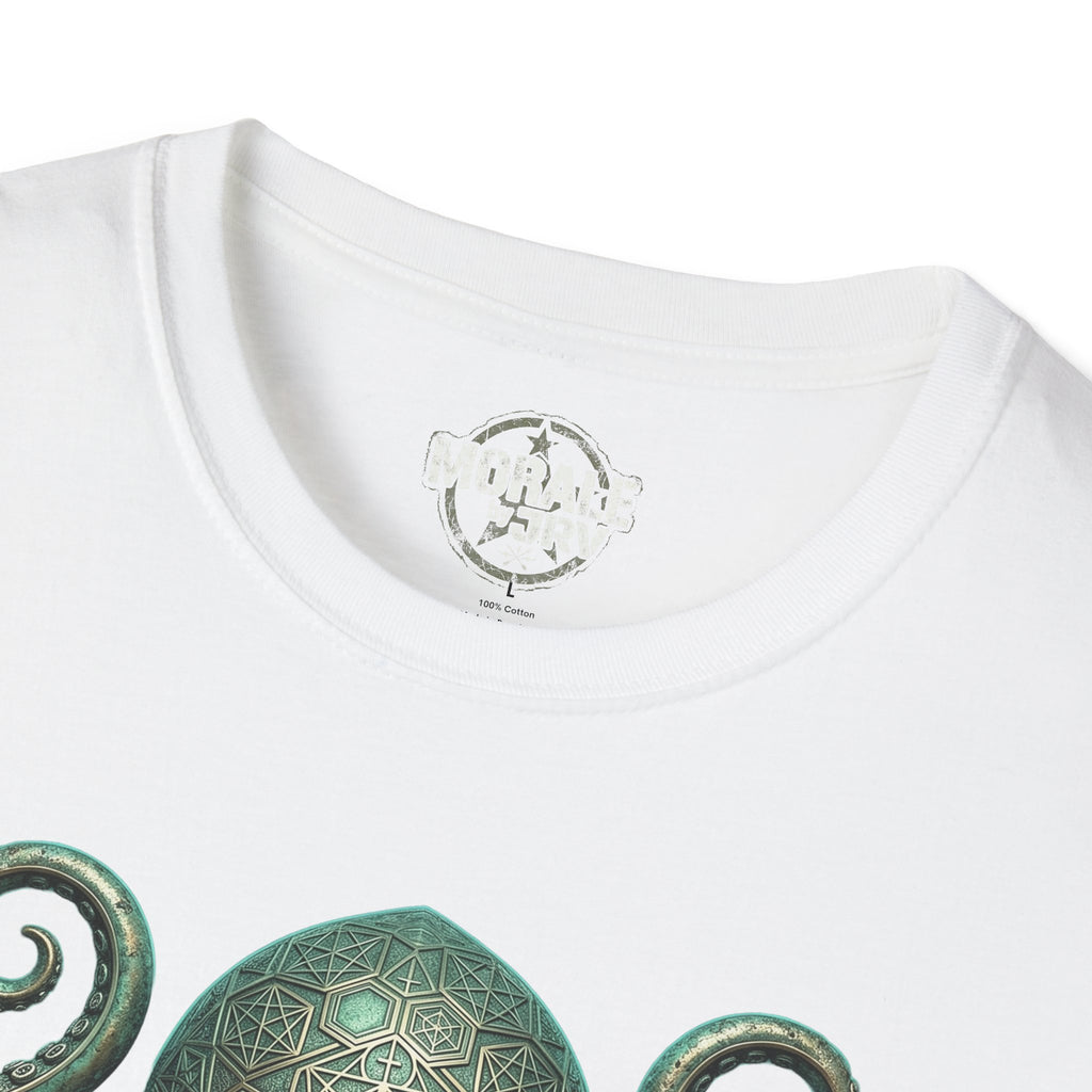 Weißes T-Shirt mit Rundhalsausschnitt und Innenetikett, Teil der Kraken-Grafik