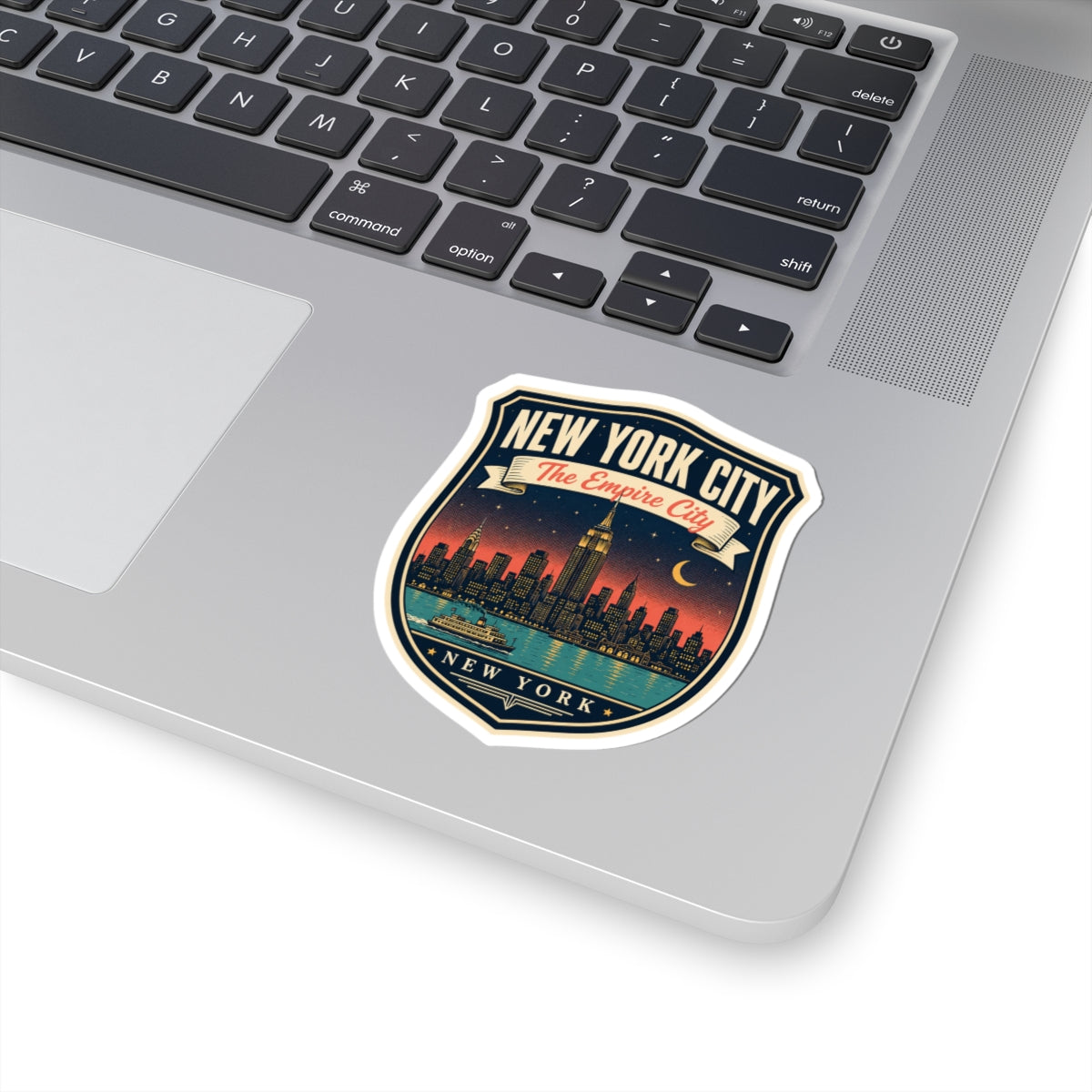Luggage tag sticker with New York City “The Empire City” crest and dusk skyline design