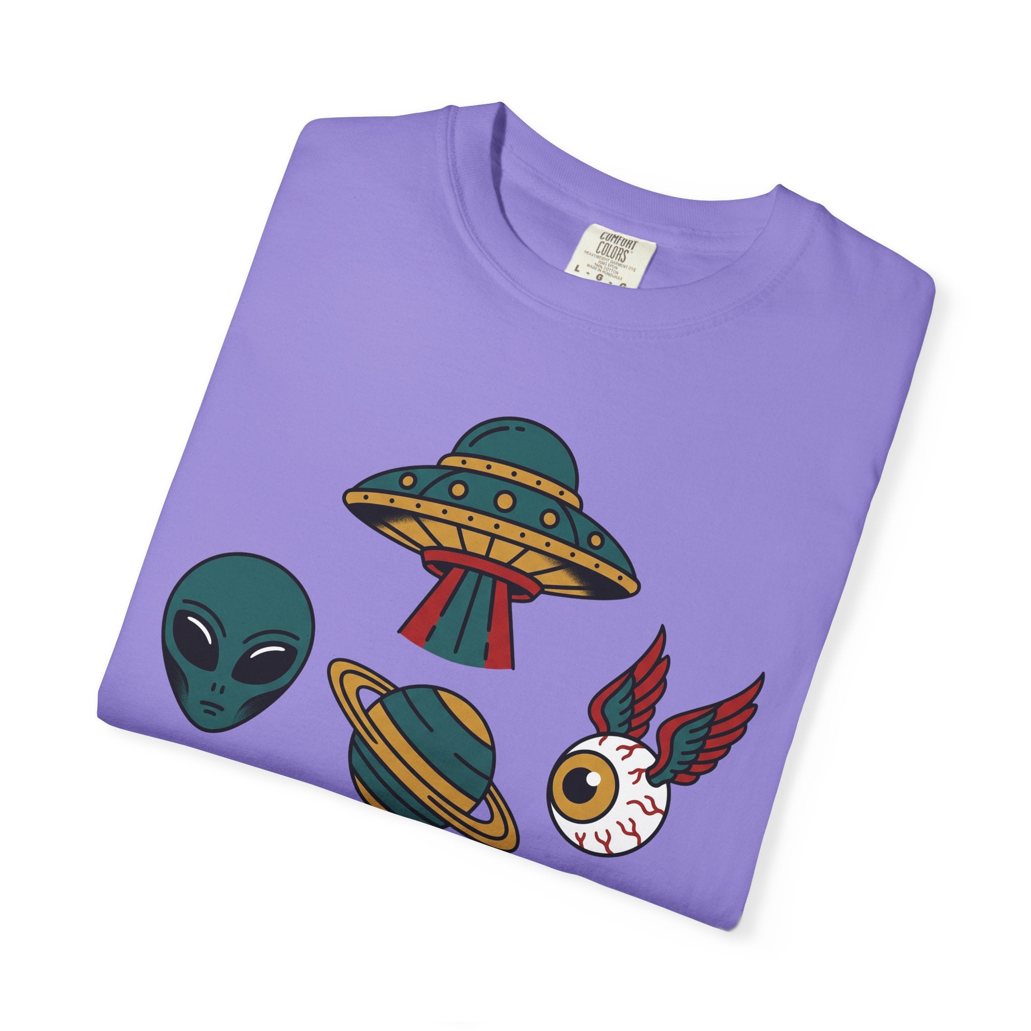 Violet short-sleeve T-shirt with alien, UFO and space-cat graphic on front