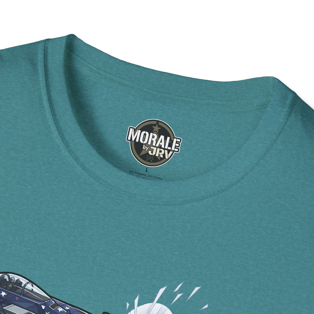 Encolure du T-shirt vert-bleu avec logo « MORALE by JRIV »