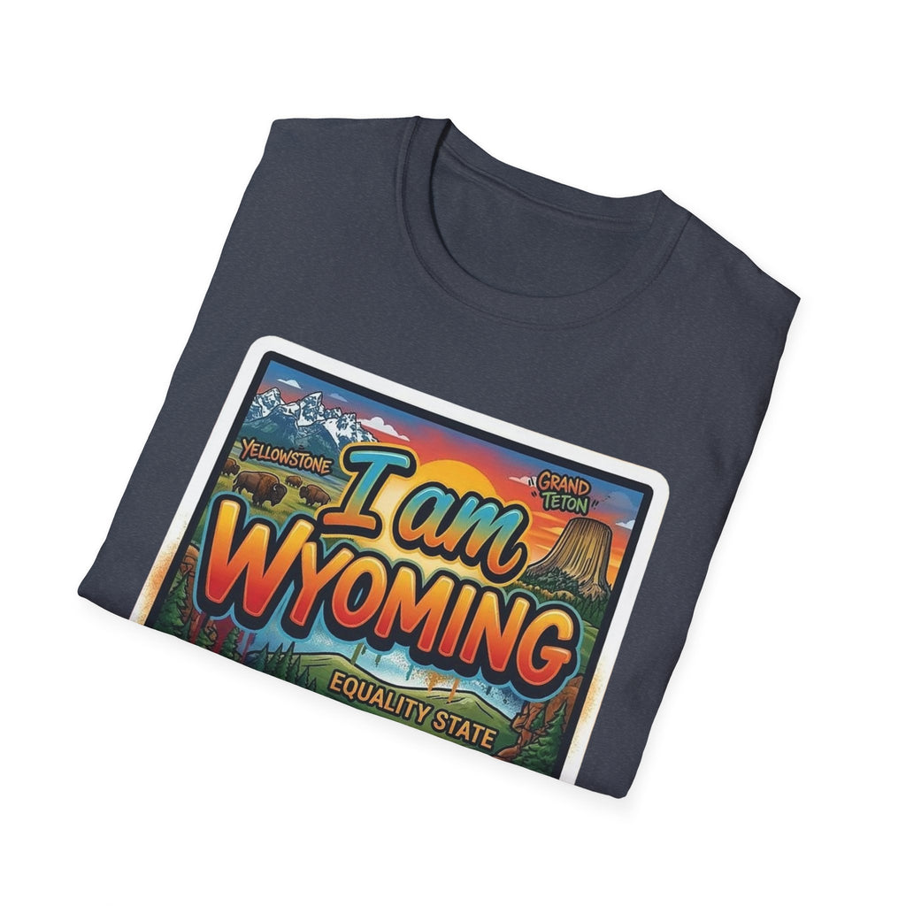 Dunkles Heather-T-Shirt mit farbigem „I am Wyoming“ Postkartenmotiv vorn
