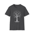 Camiseta gris oscuro con árbol de la vida en constelación y raíces botánicas blancas