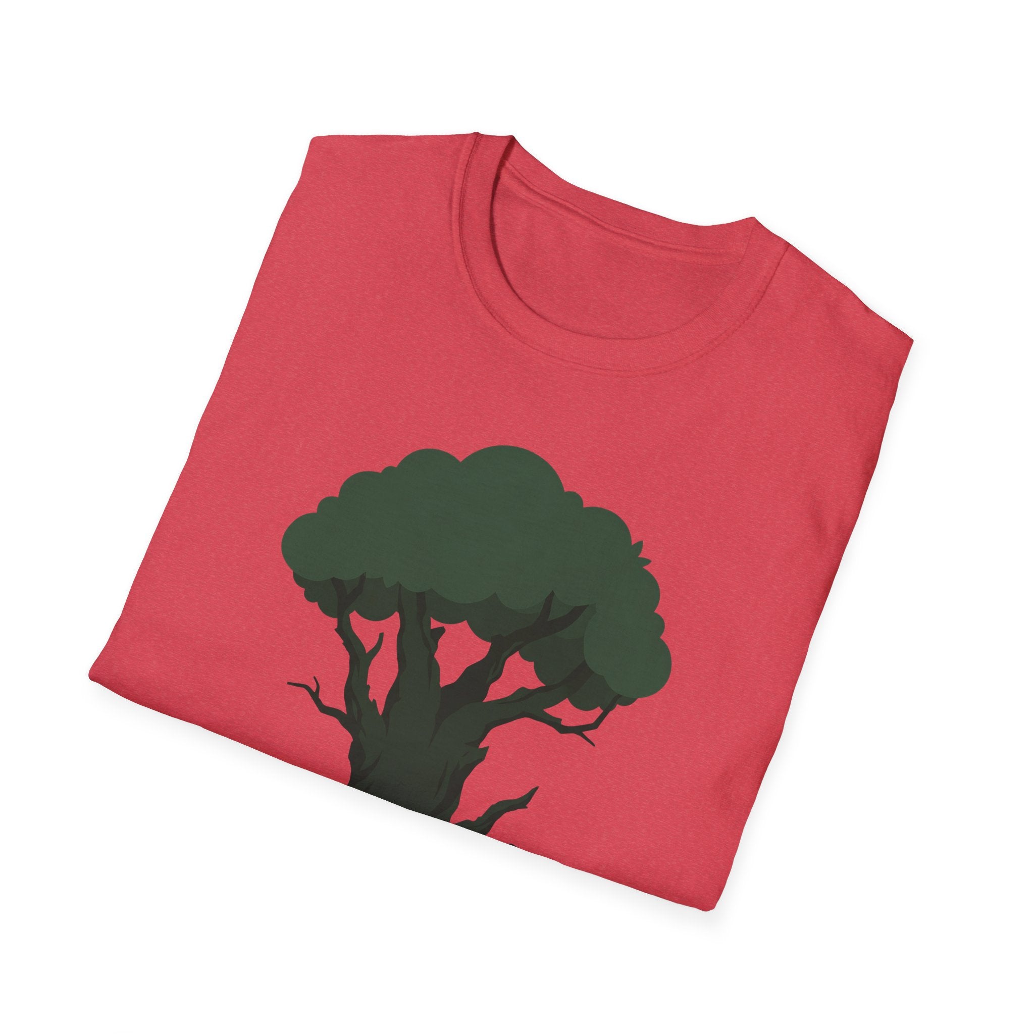 Camiseta vermelha dobrada com grande árvore escura em silhueta na frente