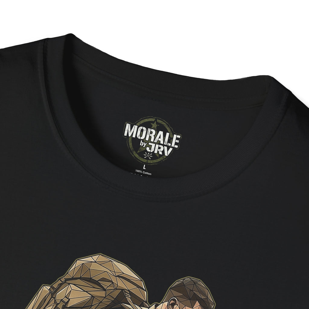 Schwarzes T-Shirt: Nahaufnahme Rundhalsausschnitt mit Logo und Soldat-Design