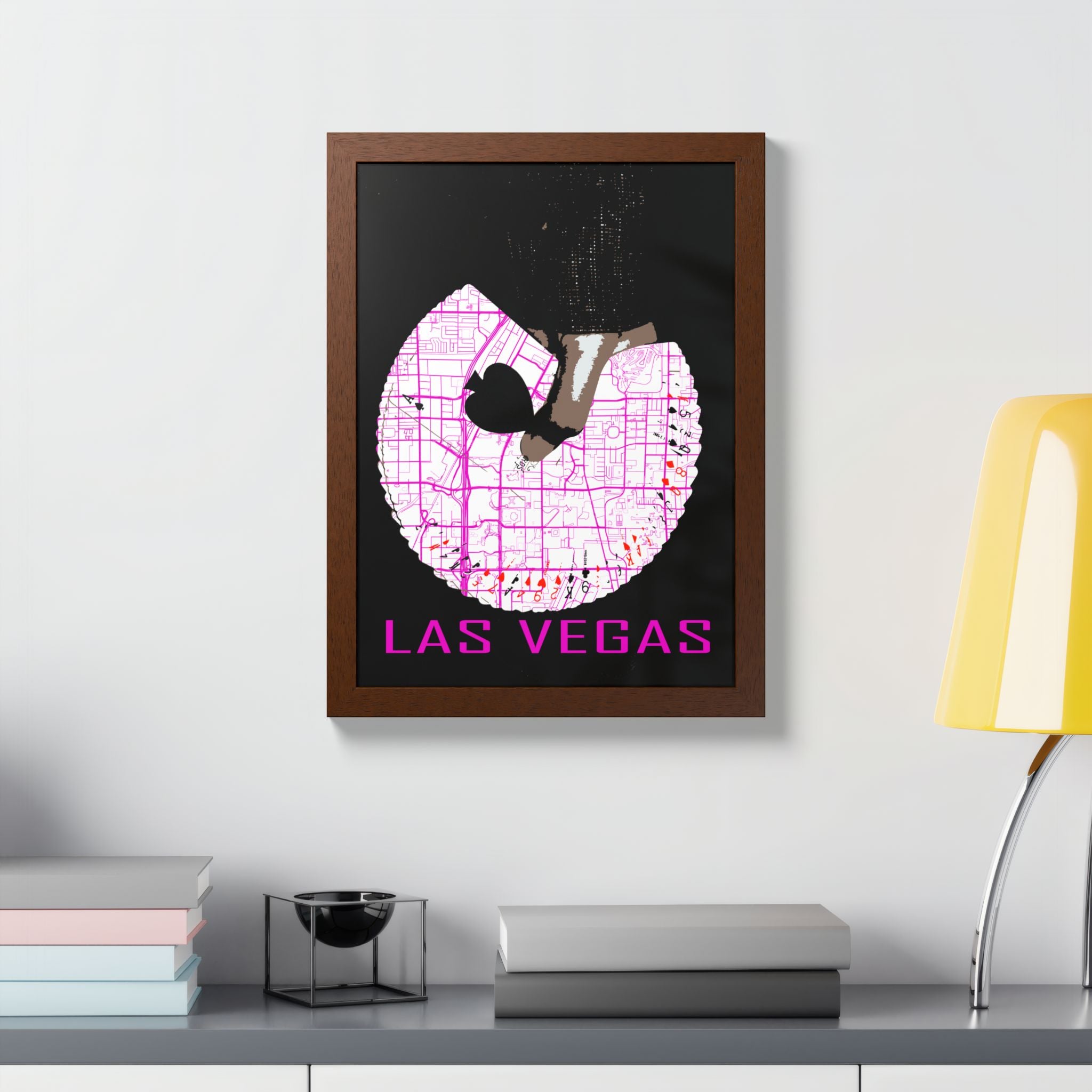 Las Vegas Pinup-Poster: brauner Rahmen, Kartenform mit Silhouette und Magenta „LAS VEGAS“
