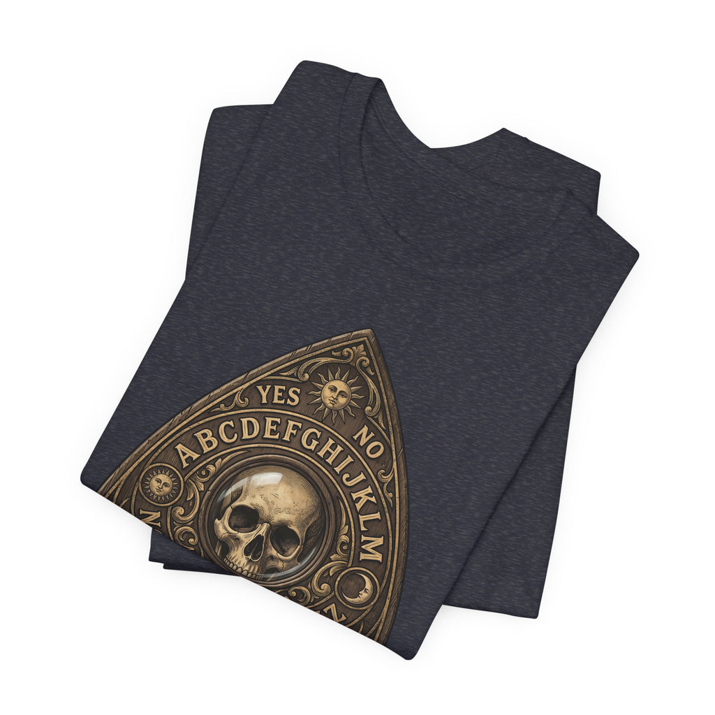 Camiseta heather gris oscuro con diseño Ouija: calavera en planchette y letras