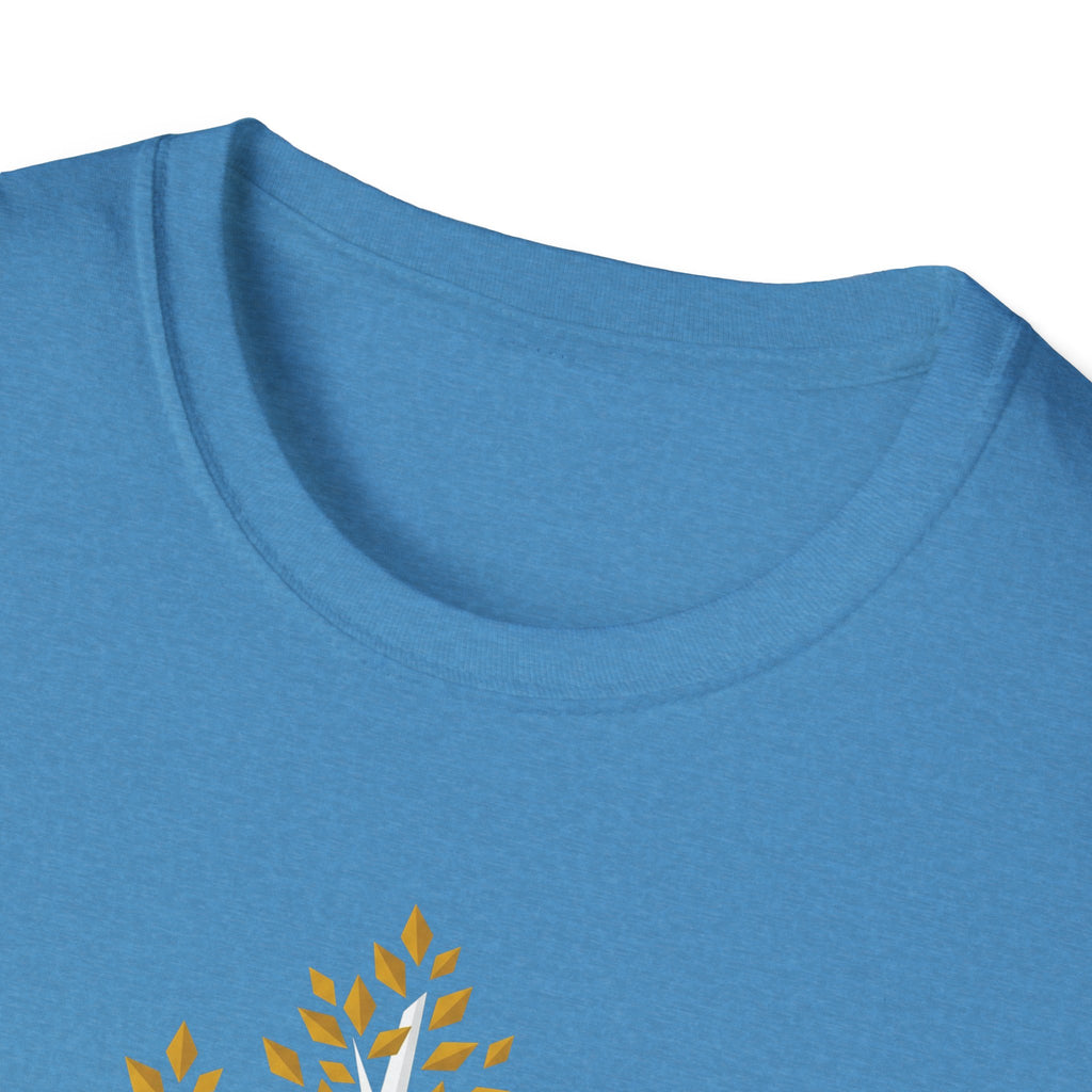 Blaues T-Shirt, Hals-Detail mit Teilansicht vom Baum- und Blattmotiv