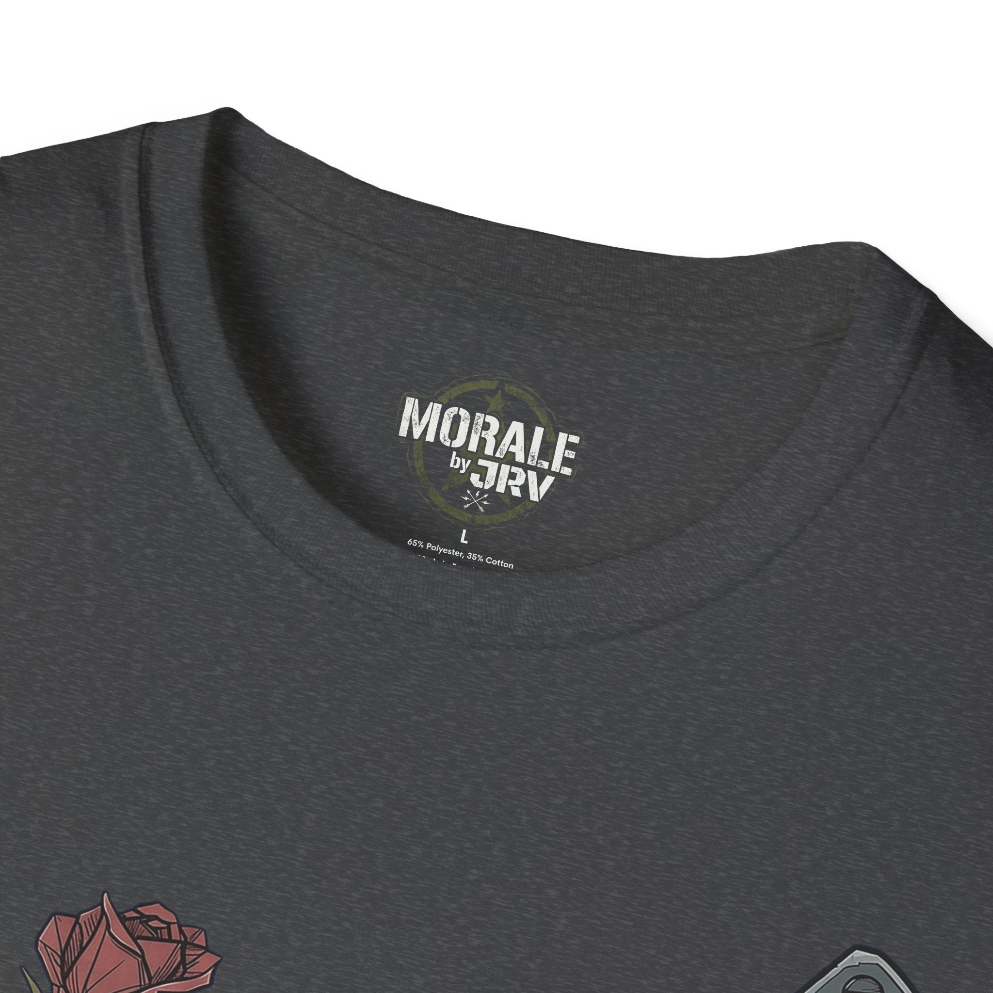 Charcoal Shirt-Ausschnitt mit Markenetikett innen am Halsausschnitt