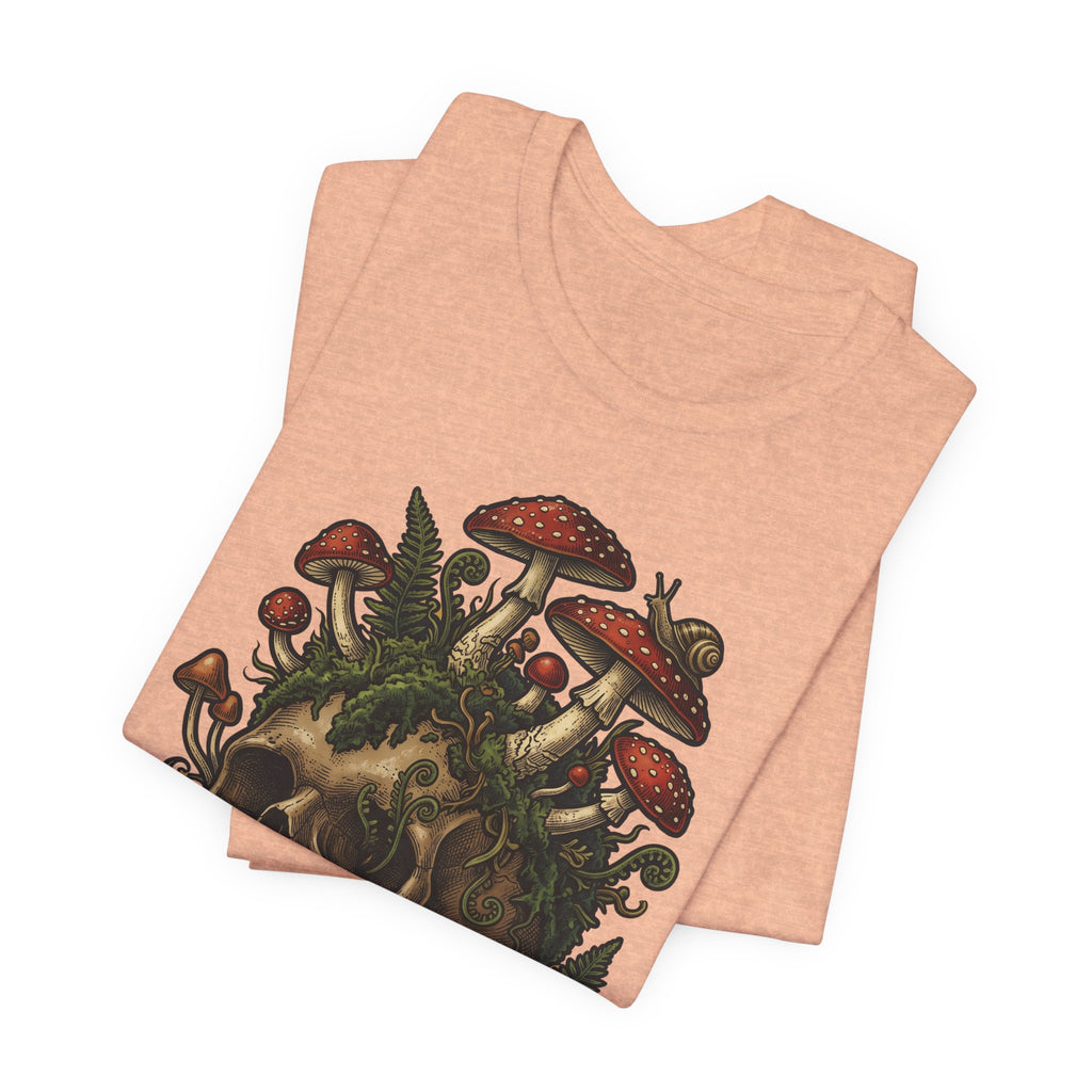 Mushroom skull T-shirt durazno: estampado gótico de calavera con hongos.