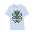 Kraken-Octopus T-Shirt auf hellem Blaustoff, grünes Printmotiv vorne