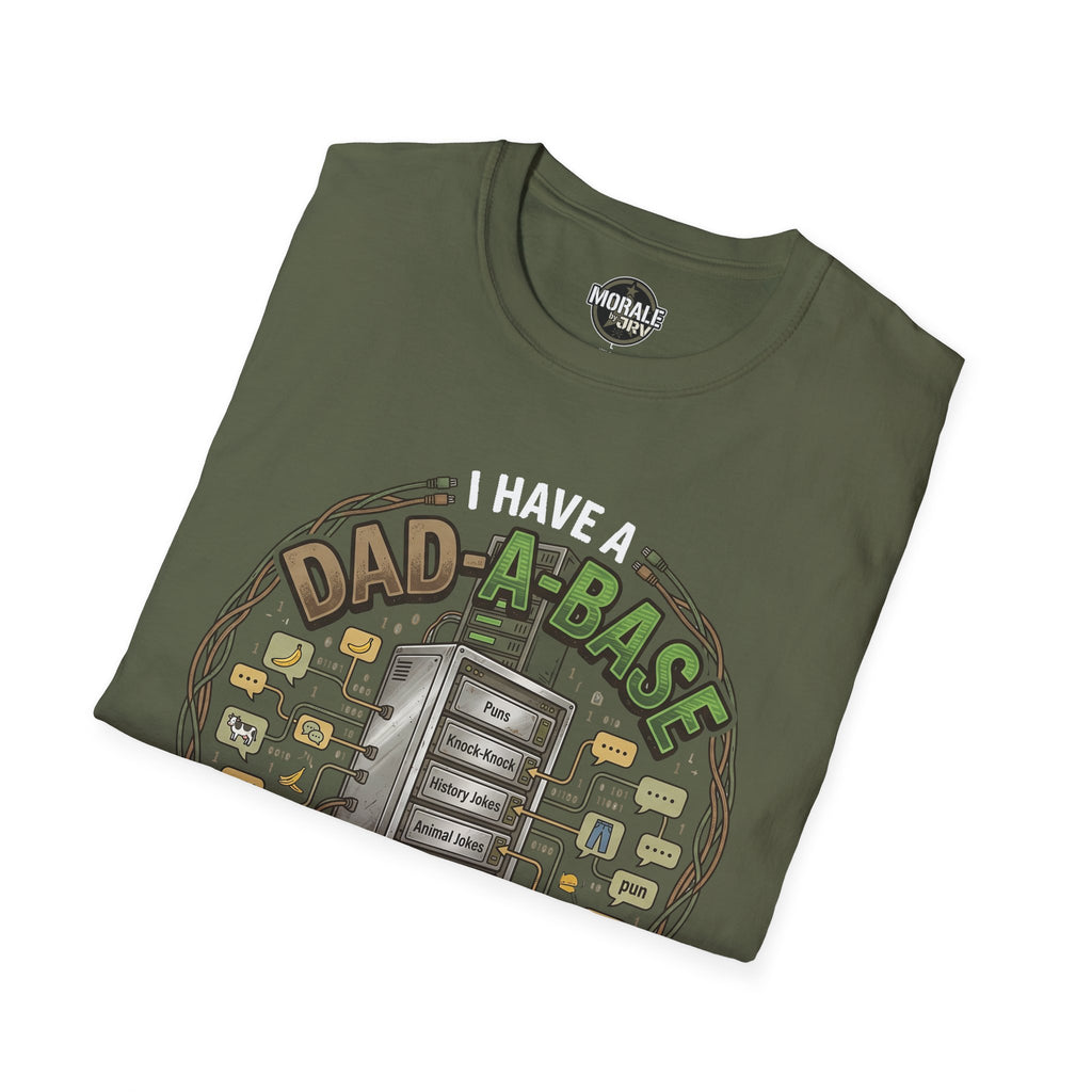 Militärgrünes T‑Shirt mit Aufdruck „I HAVE A DAD‑A‑BASE“ und Retro-Computer-Illustration