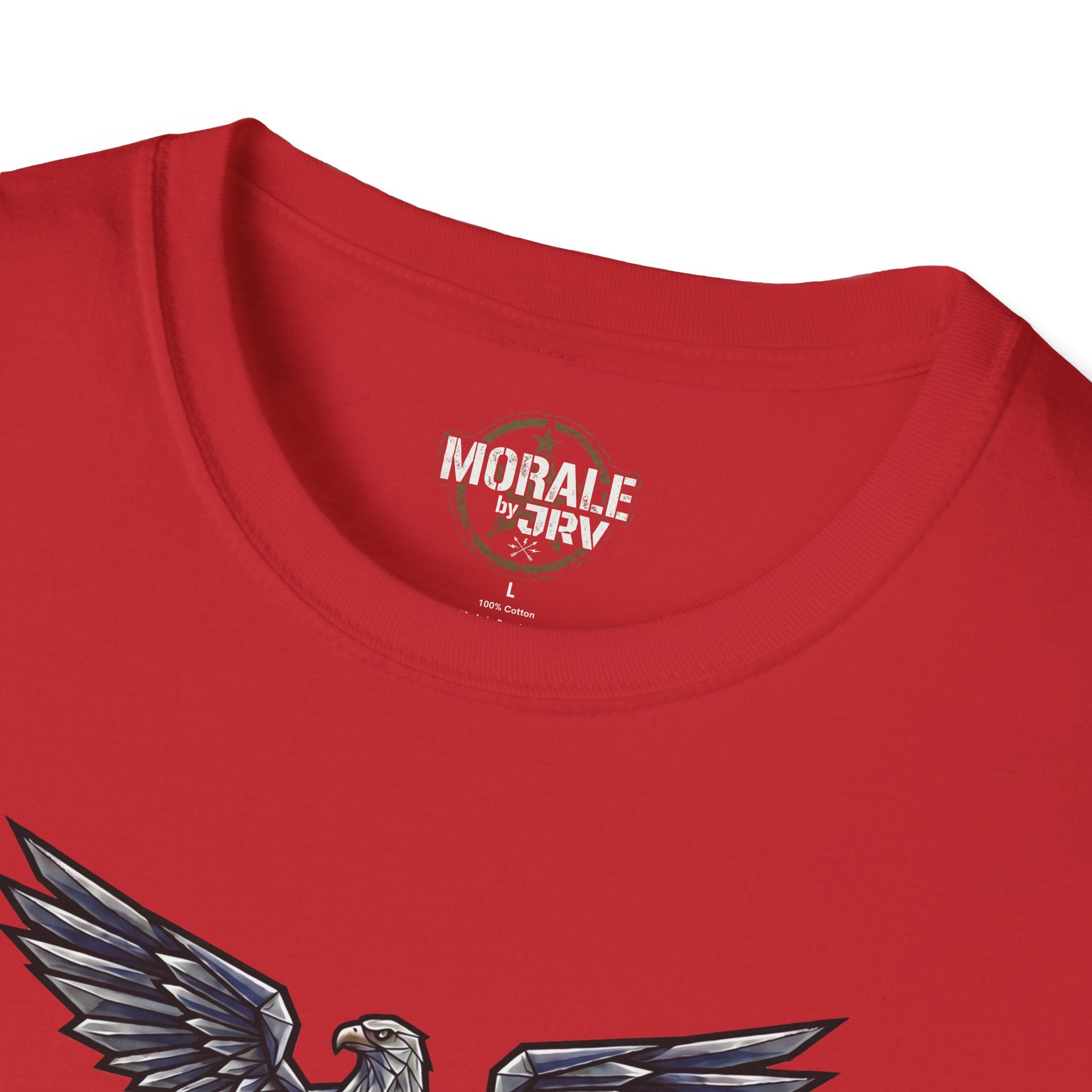 Red T-shirt mit „MORALE“ Markenlogo am Halsausschnitt und Baumwoll-Kennzeichnung