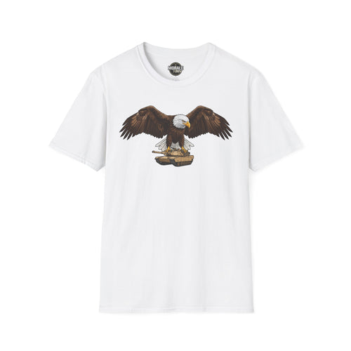 Camiseta blanca con águila calva de alas abiertas y gráfico patriótico al frente
