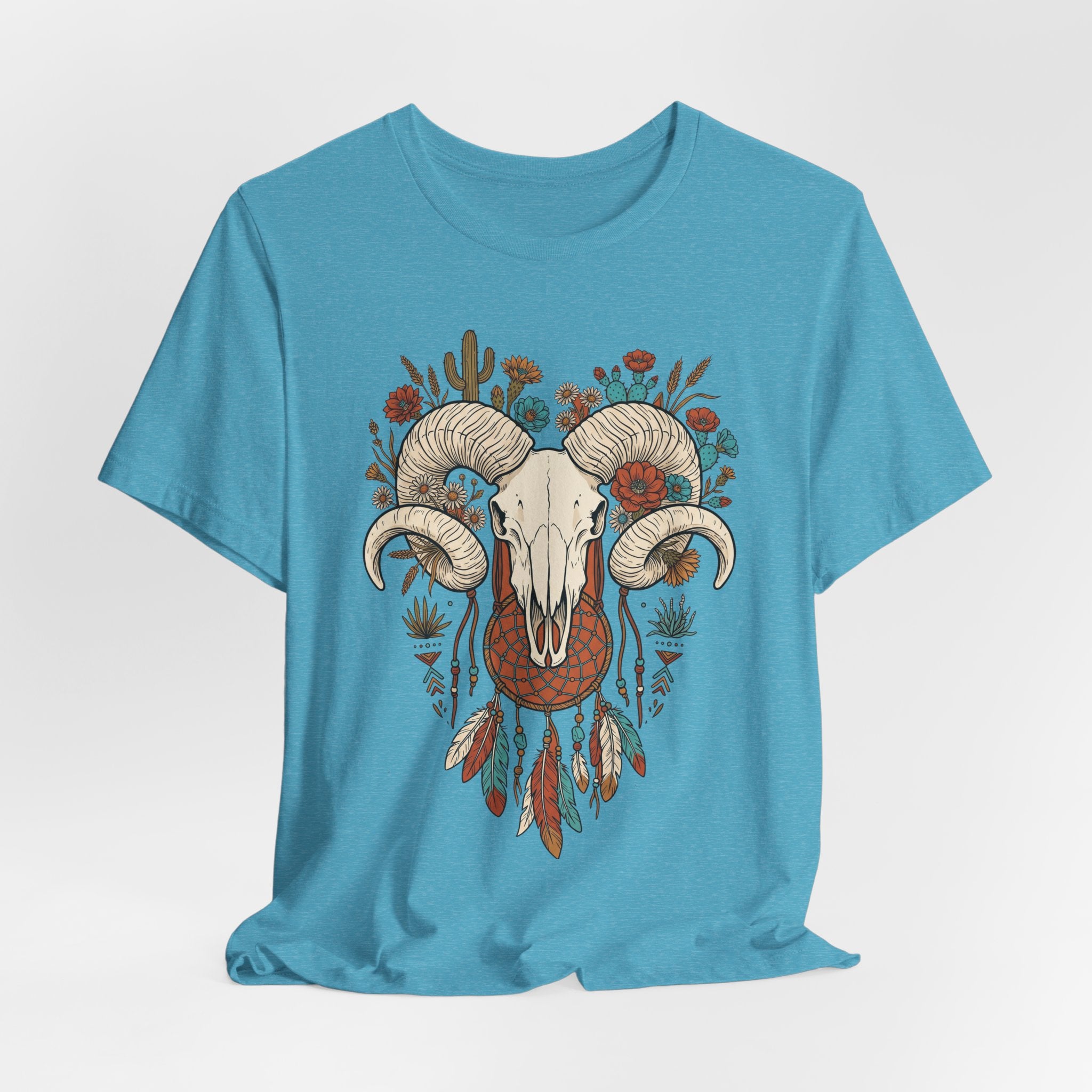 Heather Aqua T-Shirt mit Widderkopf, Hörnern und buntem Blumen-Feder-Design im Kranz