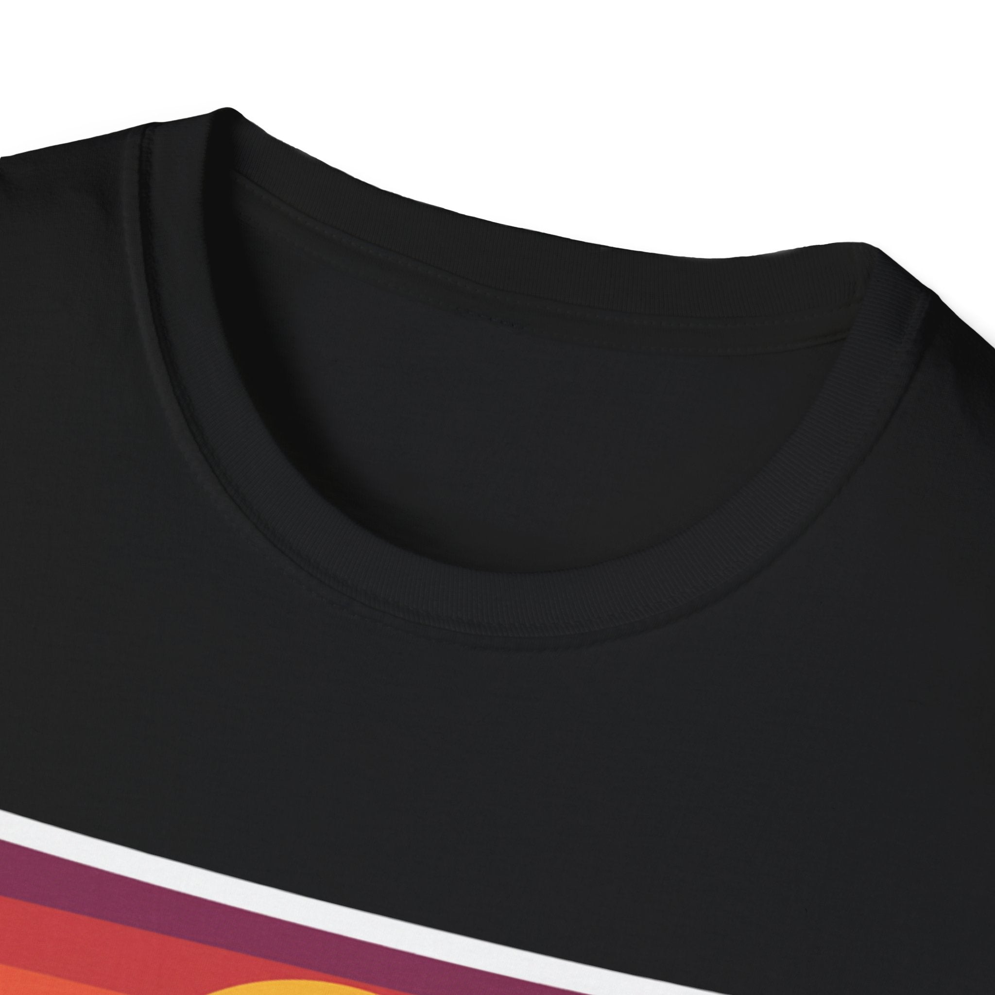 Crew-neck T-shirt collar, black; ribbed neckline and stitching detail