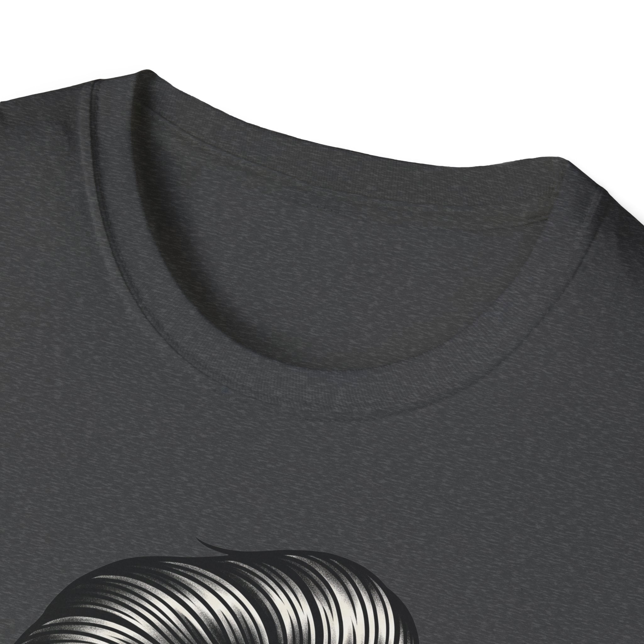 T-Shirt dunkelgrau/schwarz mit Rundhalsausschnitt und oberem Teil des Schwarz-Weiß-Prints